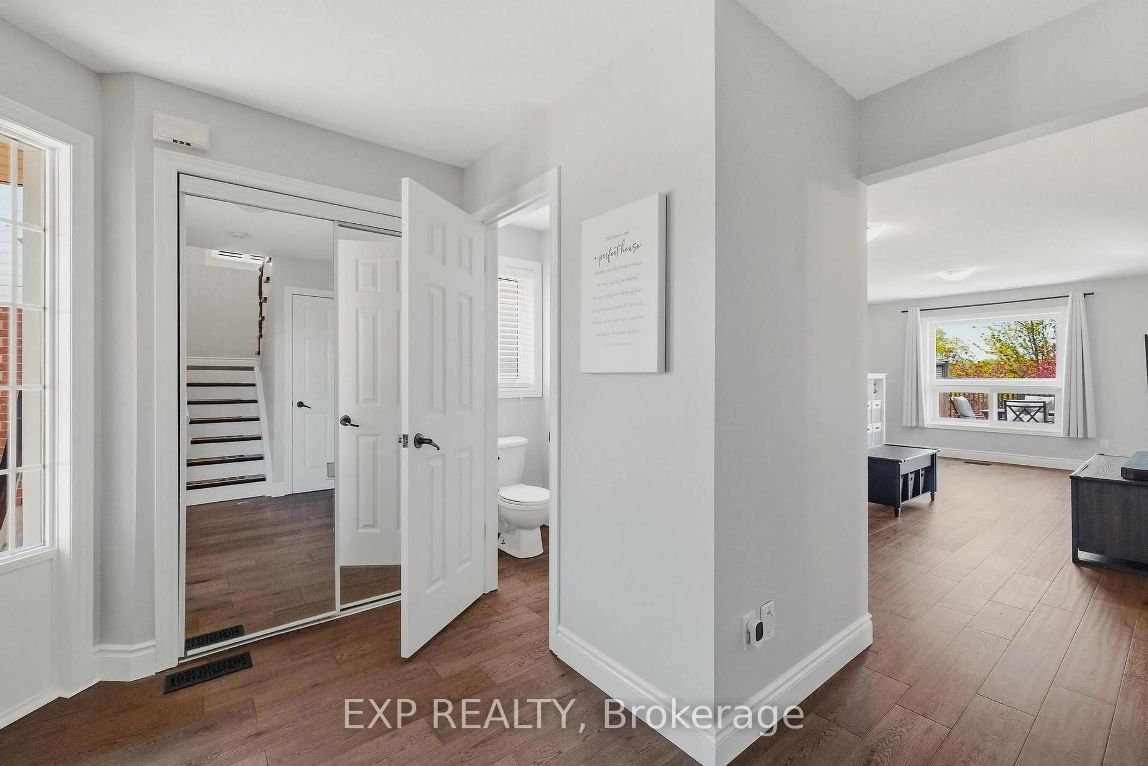 Indoor entryway for 113 Hollyridge Cres, Kitchener Ontario N2N 3N5