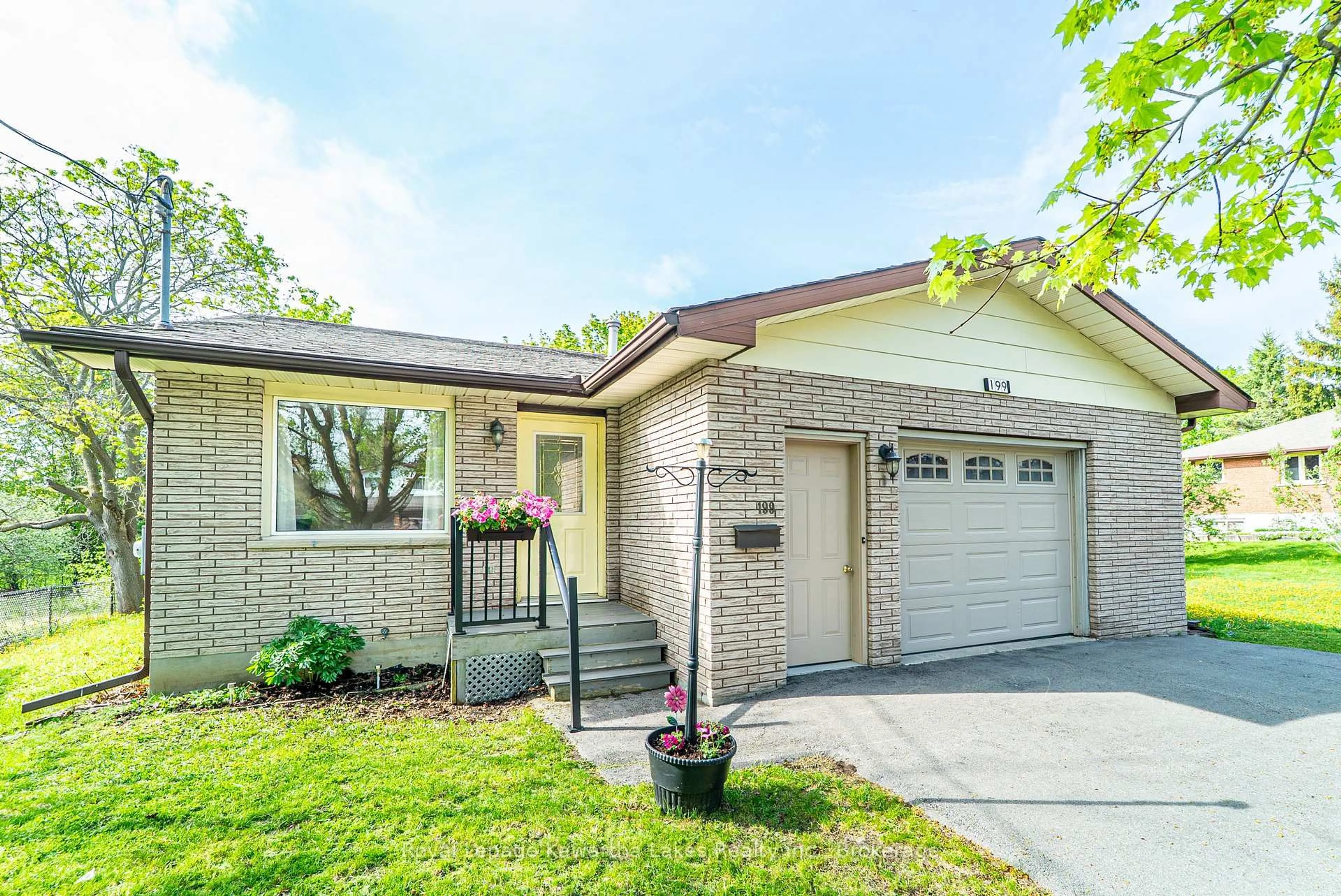 Home with brick exterior material, street for 199 Mary St, Kawartha Lakes Ontario K9V 5N2