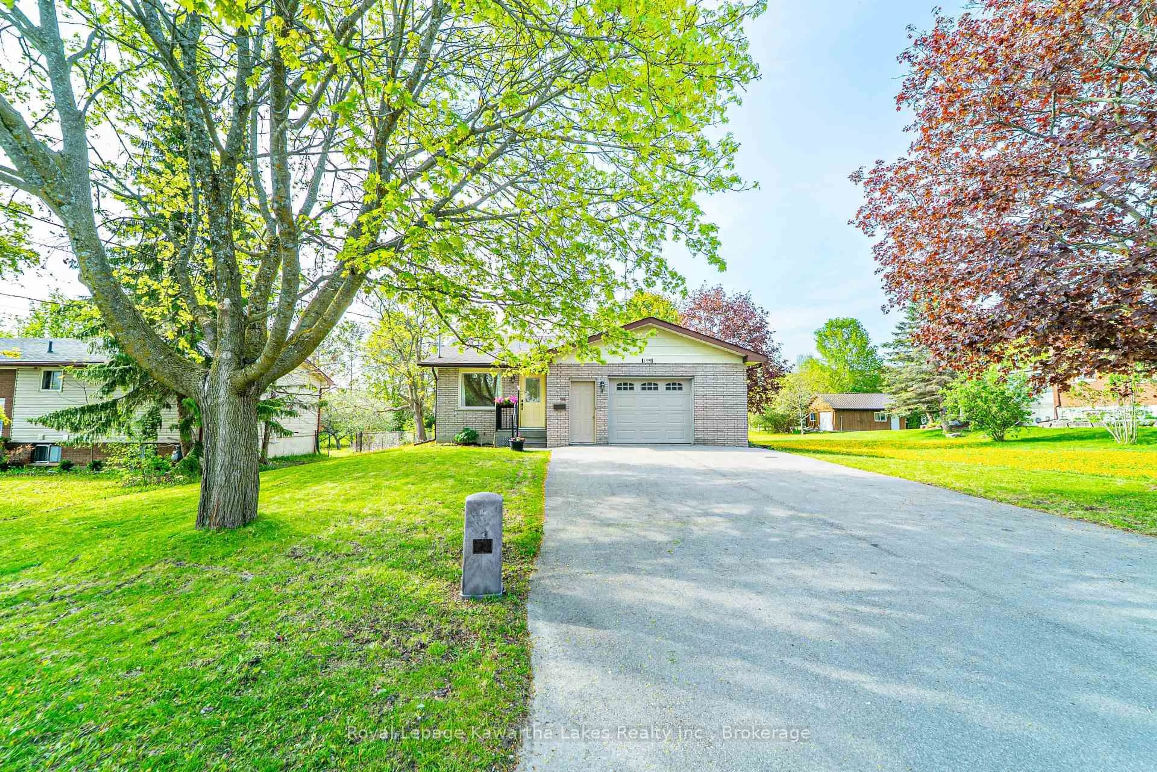 A pic from outside/outdoor area/front of a property/back of a property/a pic from drone, street for 199 Mary St, Kawartha Lakes Ontario K9V 5N2