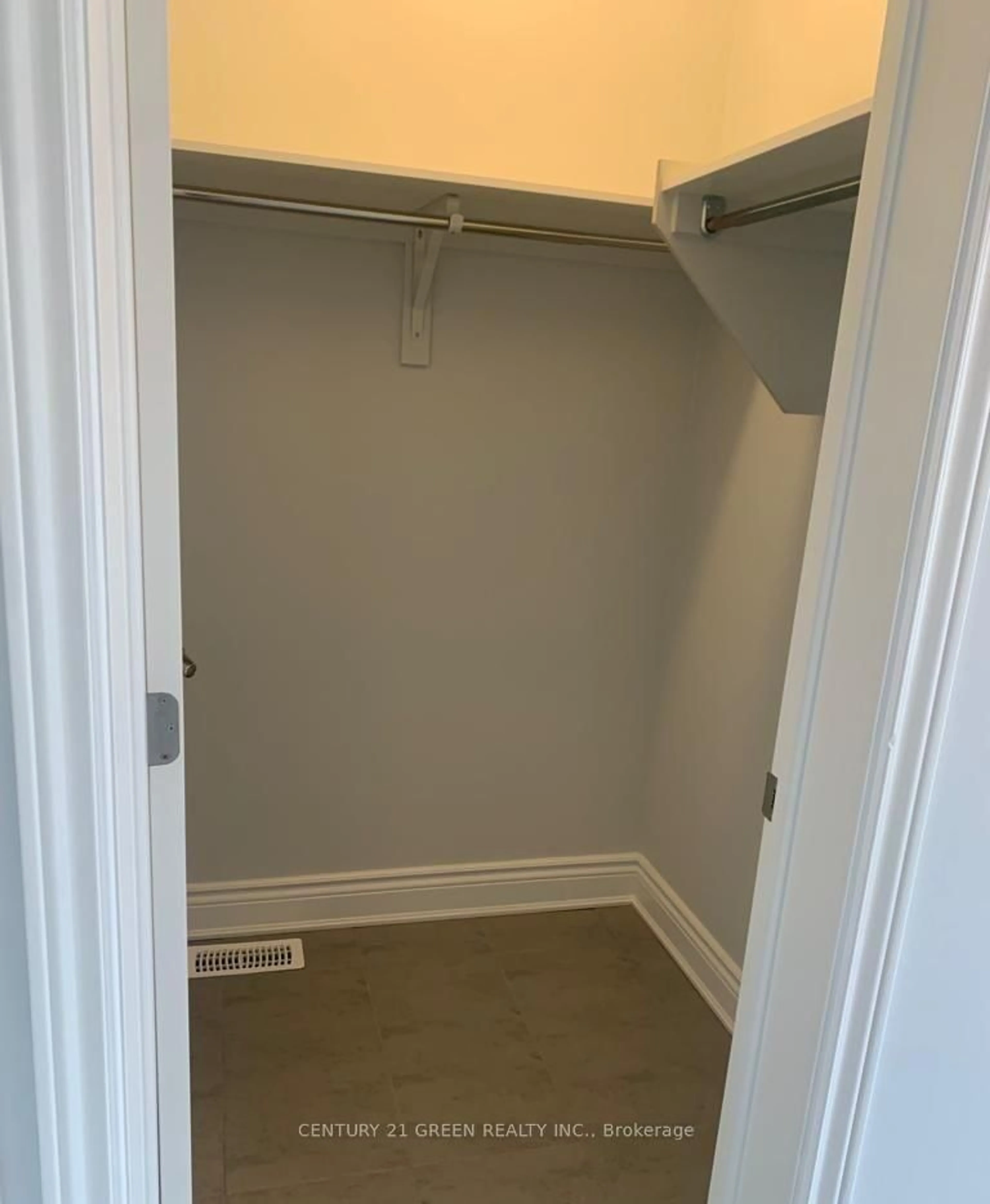 Storage room or clothes room or walk-in closet for 136 Yearling Circ, Richmond Ontario K0A 2Z0