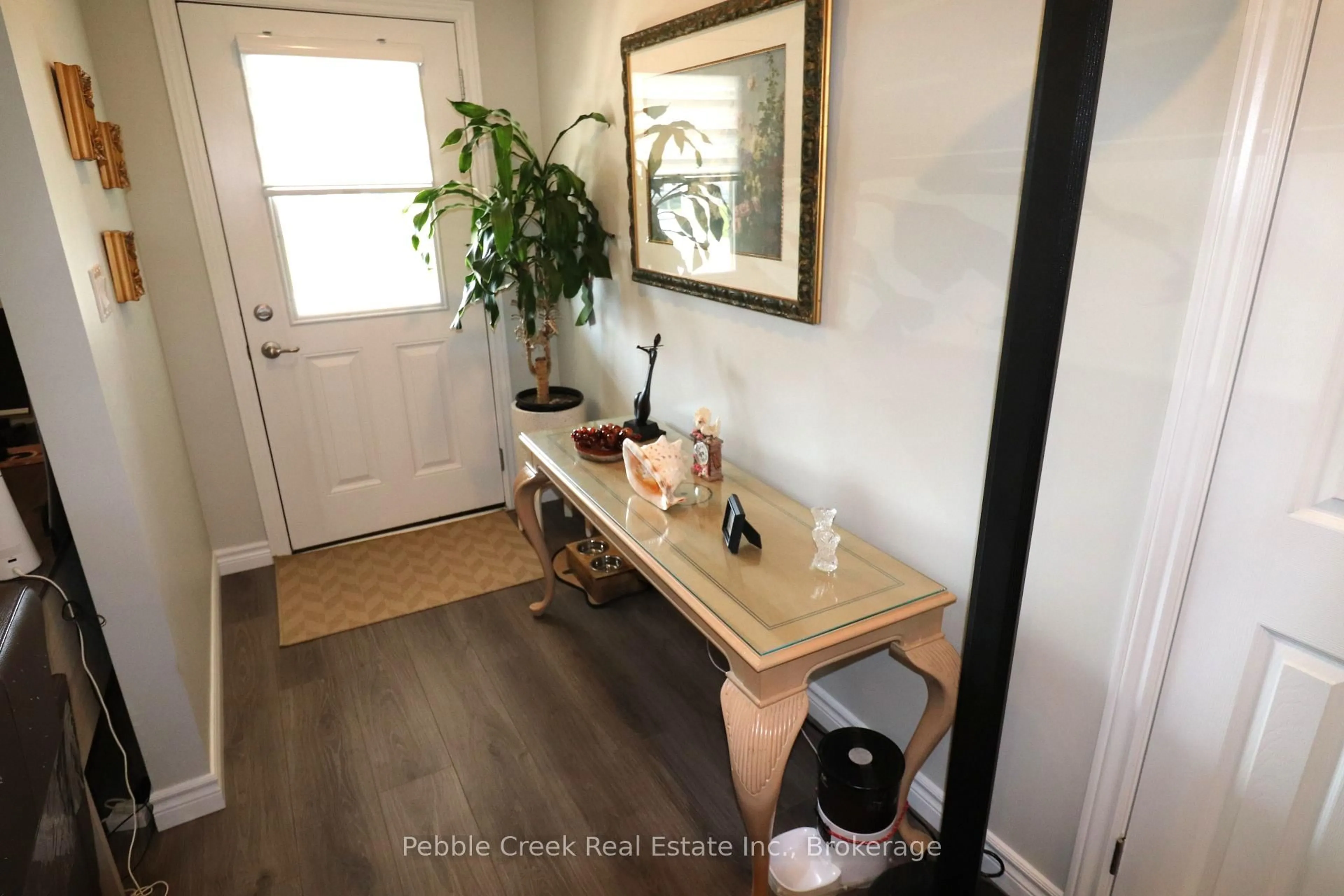 Indoor entryway for 2 Highview St, Ashfield-Colborne-Wawanosh Ontario N7A 0C6