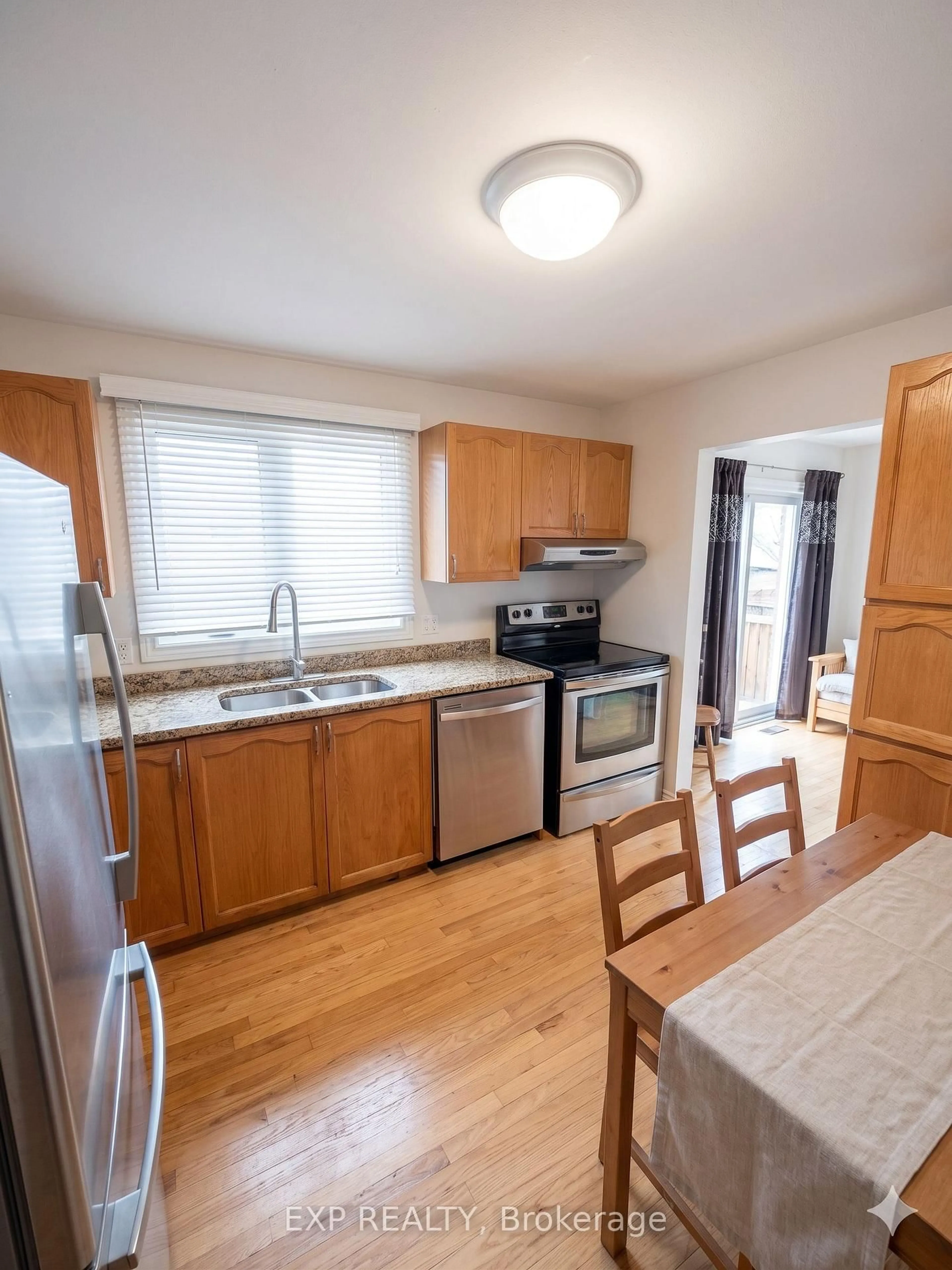 Standard kitchen, unknown for 1639 Locksley Lane #11, Ottawa Ontario K1J 1B6