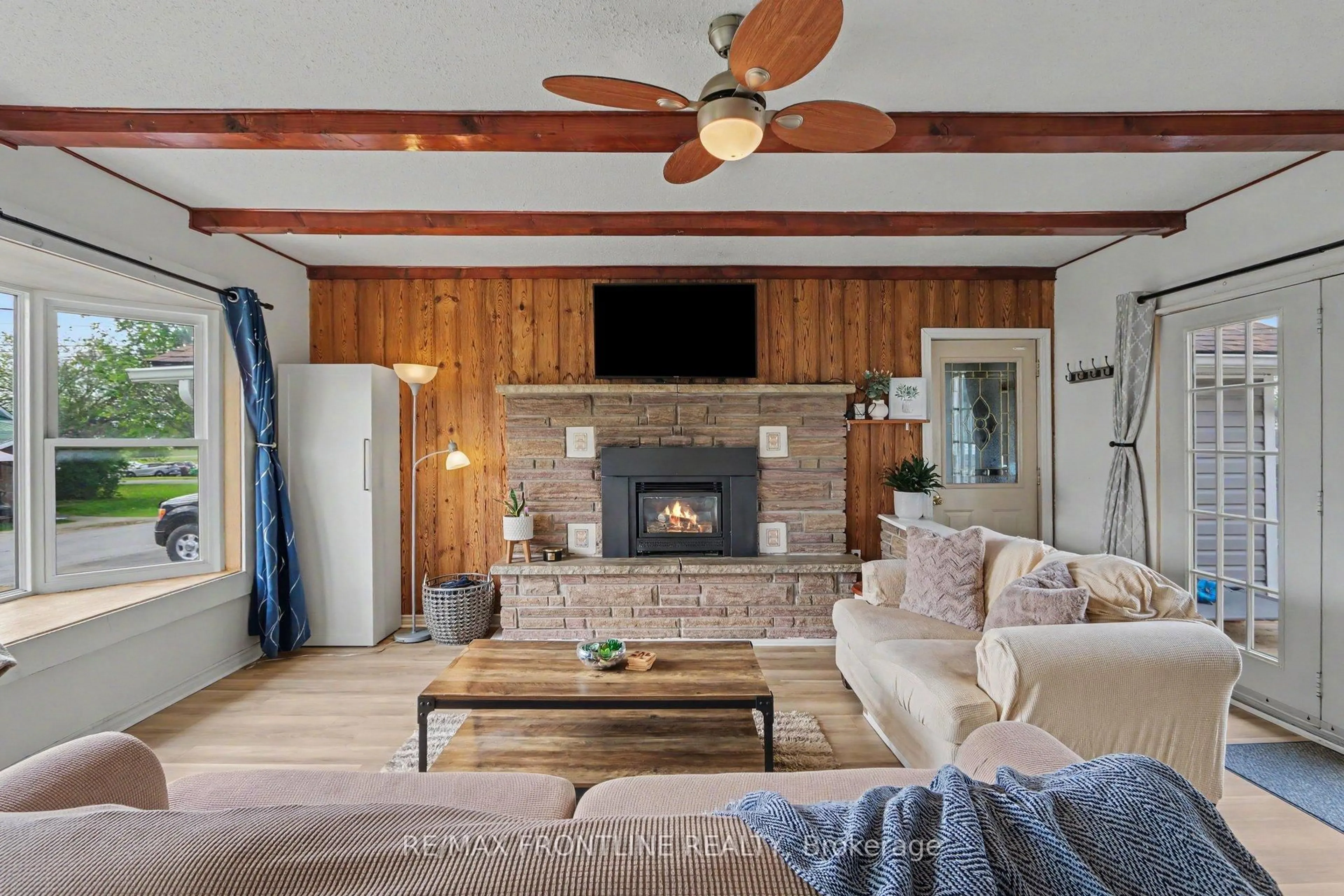 Living room with furniture, unknown for 12 Fifth St, Smiths Falls Ontario K7A 3K1