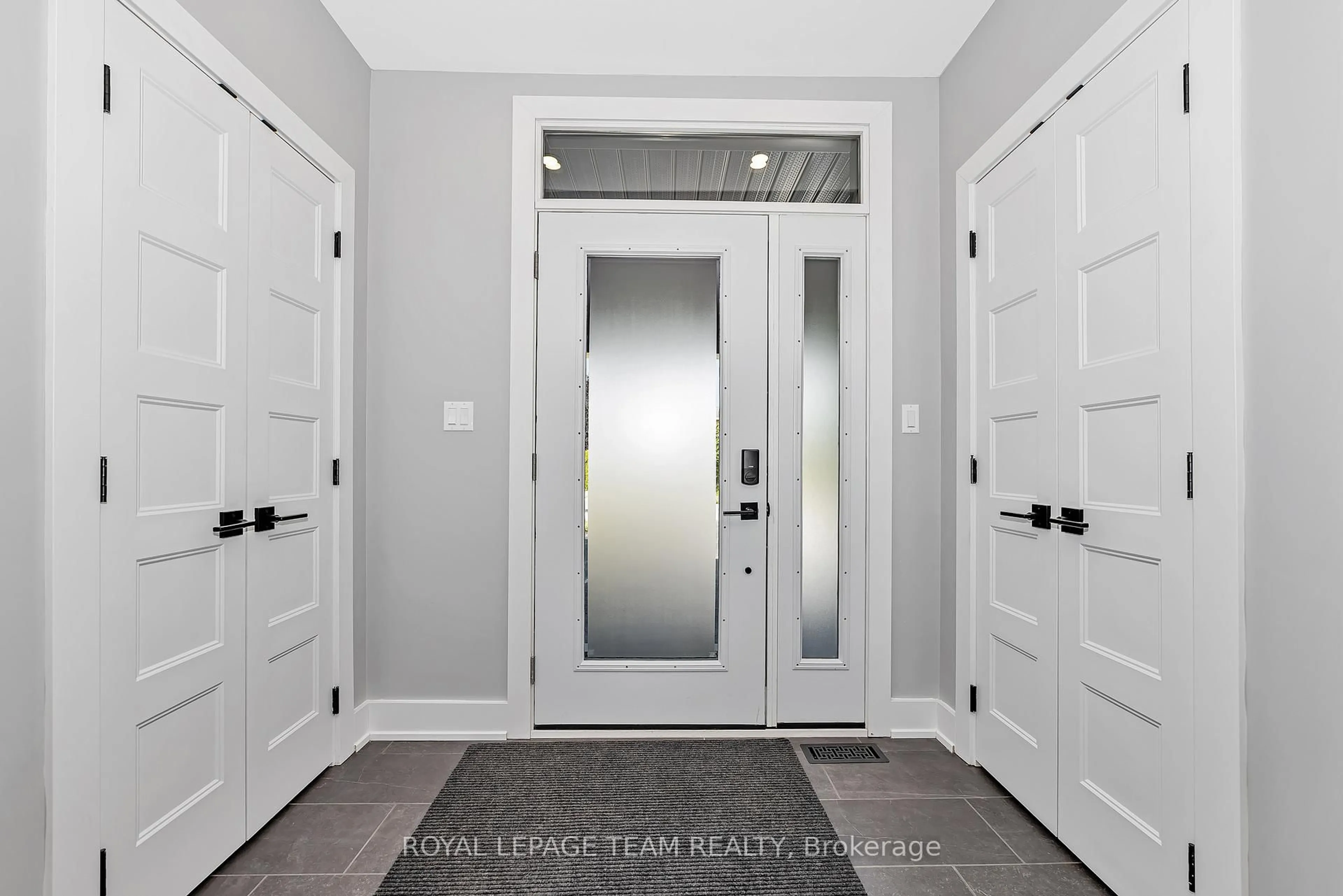 Indoor entryway for 12 Largo Cres, Ottawa Ontario K2G 3C7