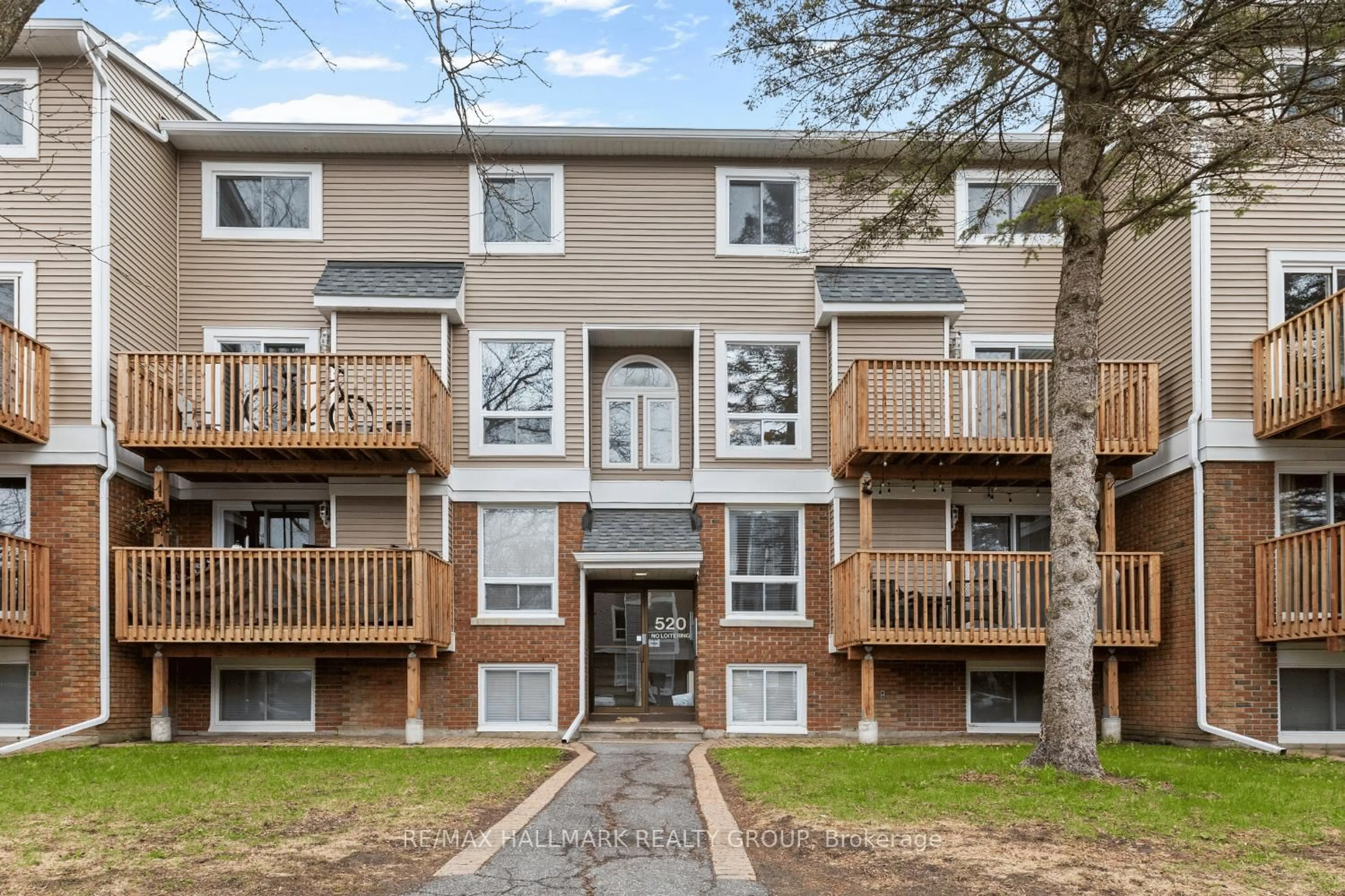 Patio, unknown for 520 Fenerty Crt #8, Ottawa Ontario K2L 3B1