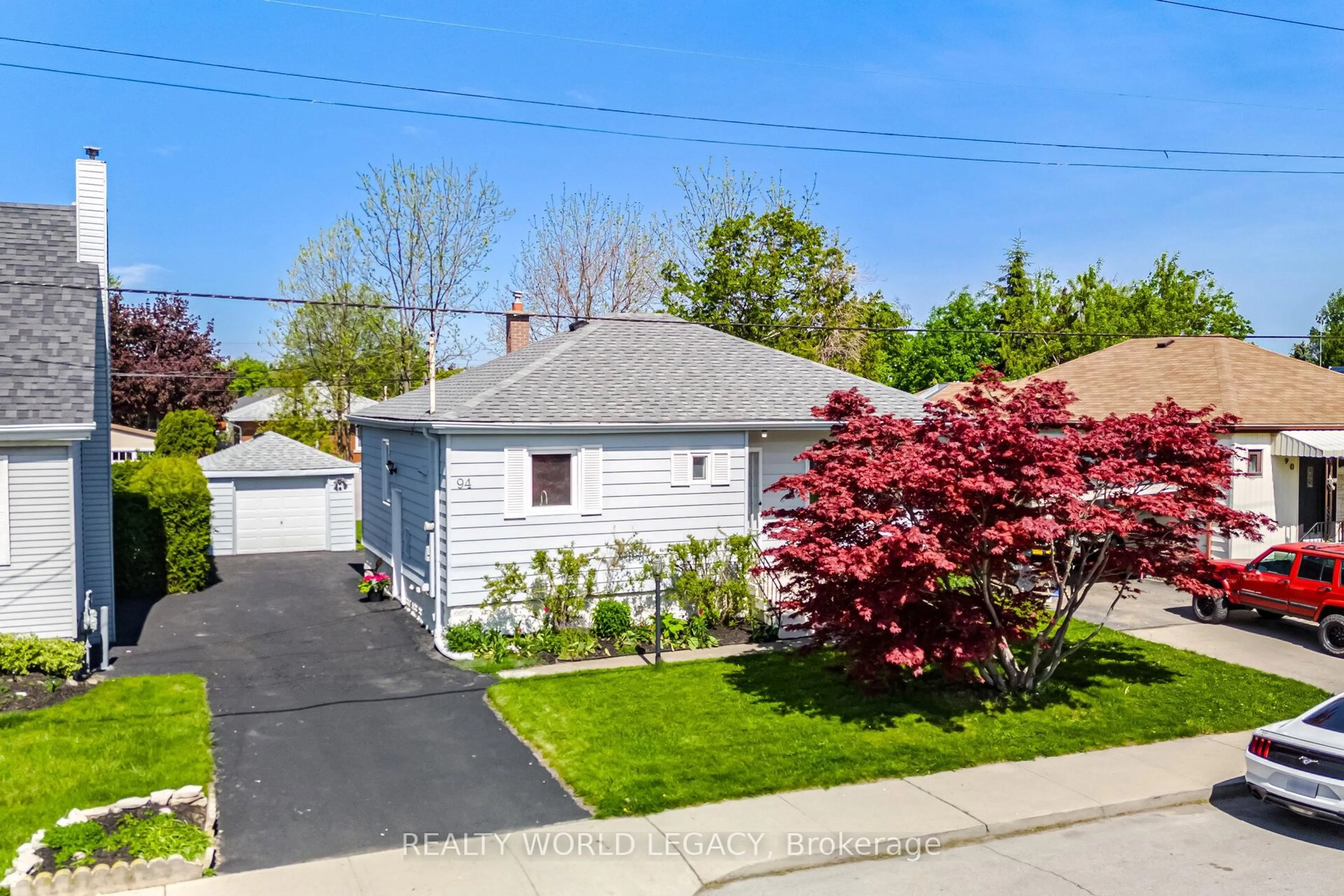 A pic from outside/outdoor area/front of a property/back of a property/a pic from drone, street for 94 Clarendon Ave, Hamilton Ontario L9A 3A3