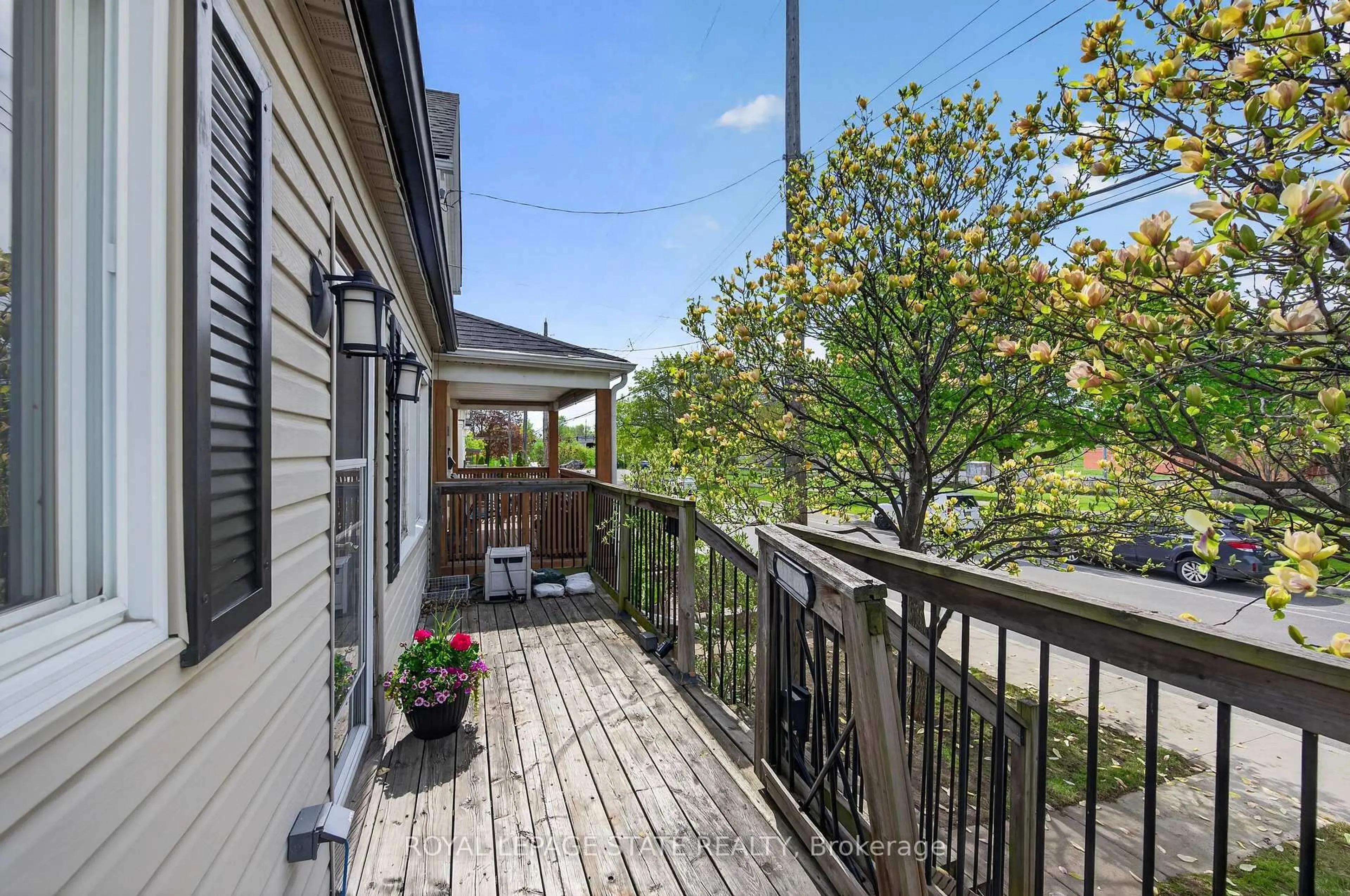 Patio, street for 147 Strachan St, Hamilton Ontario L8L 3M7