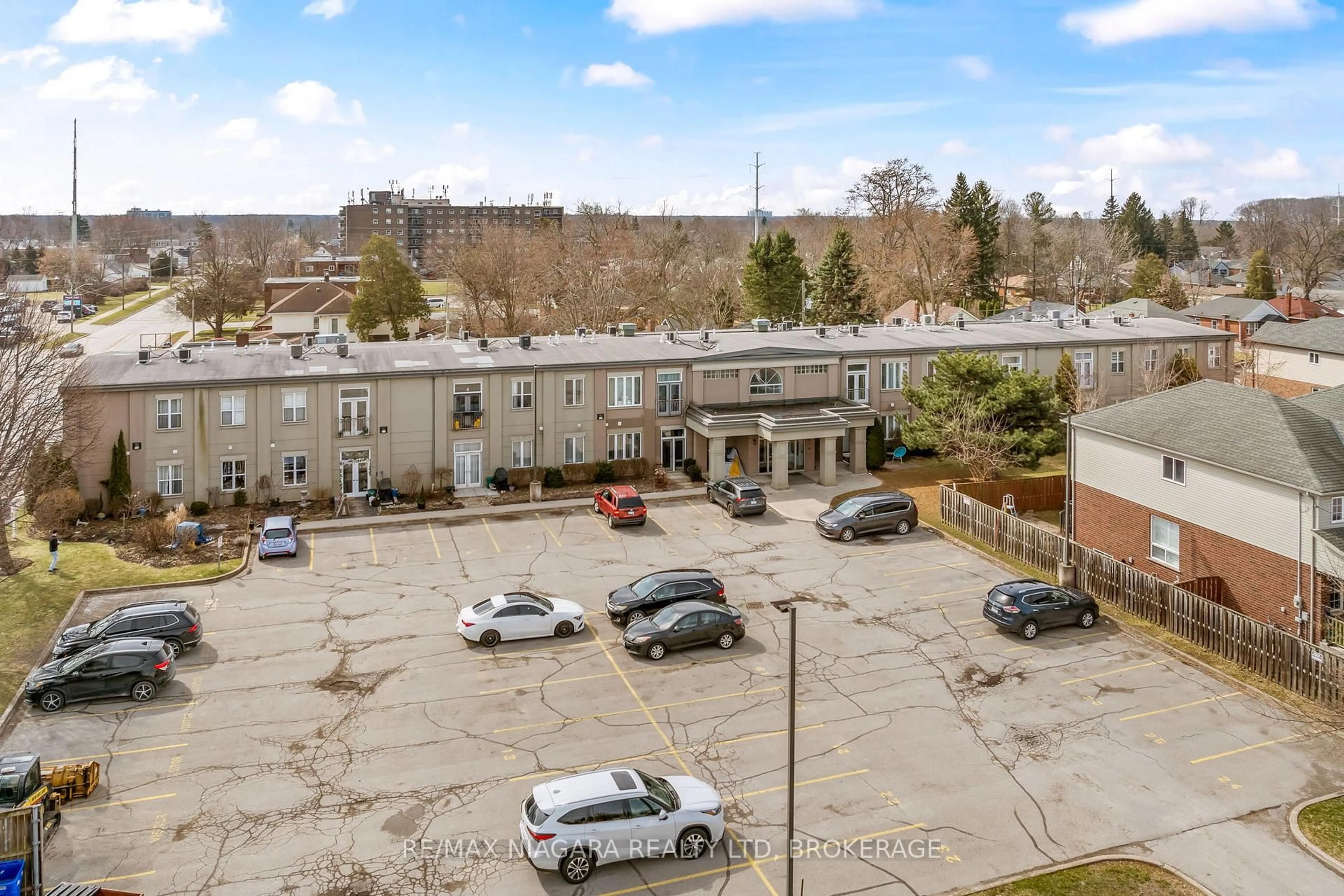 A pic from outside/outdoor area/front of a property/back of a property/a pic from drone, unknown for 6365 Drummond Rd #103, Niagara Falls Ontario L2G 4N1