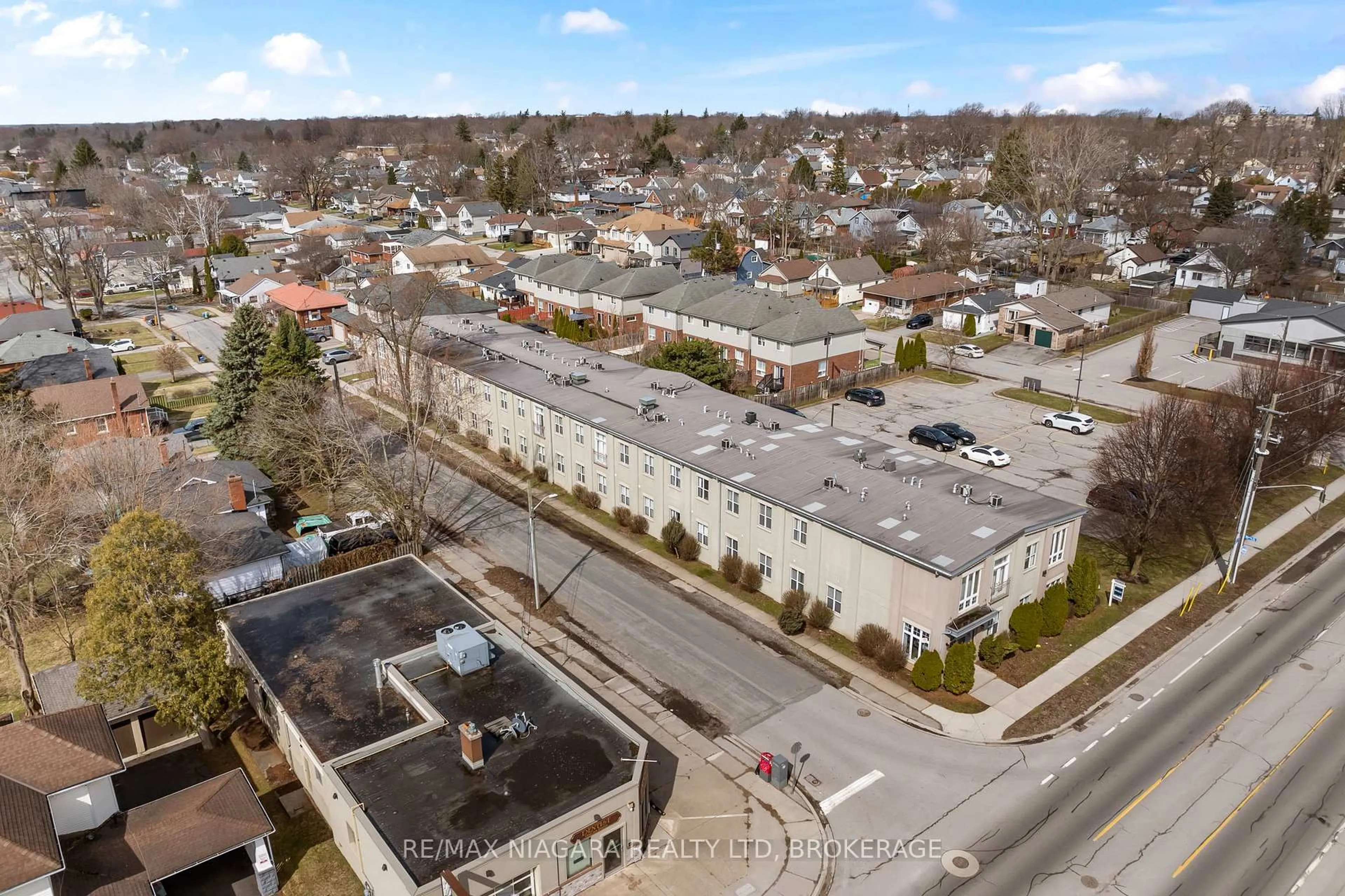 A pic from outside/outdoor area/front of a property/back of a property/a pic from drone, street for 6365 Drummond Rd #103, Niagara Falls Ontario L2G 4N1