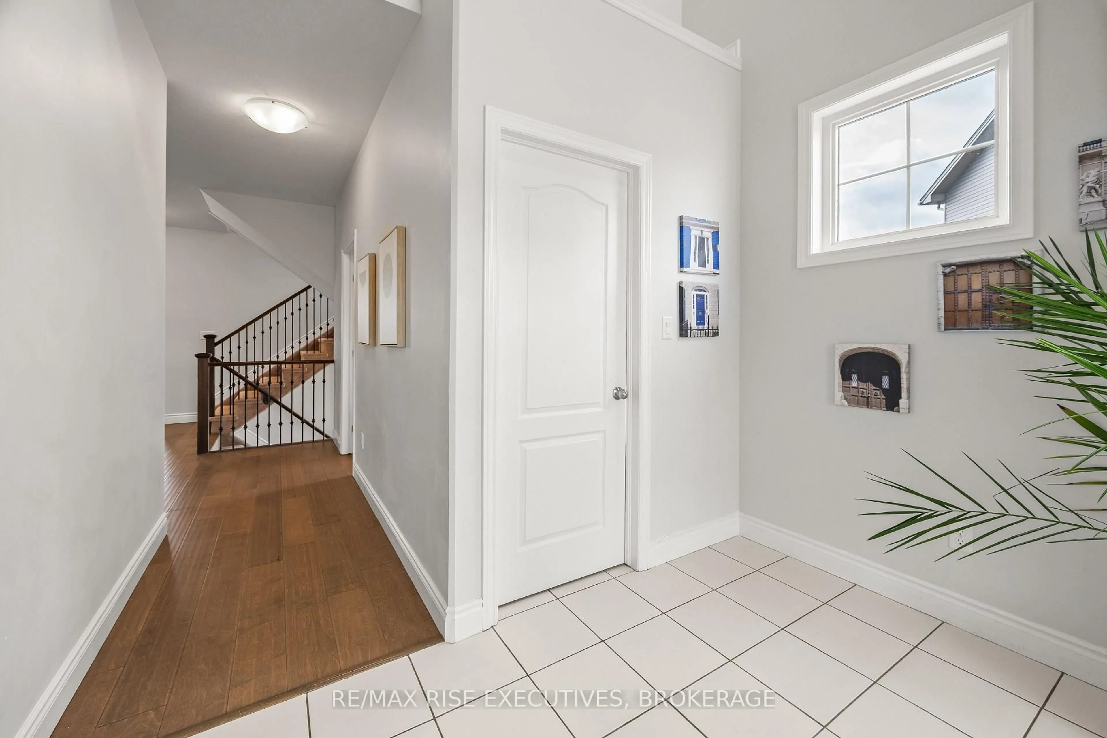 Indoor entryway for 483 Beth Cres, Kingston Ontario K7P 0K9