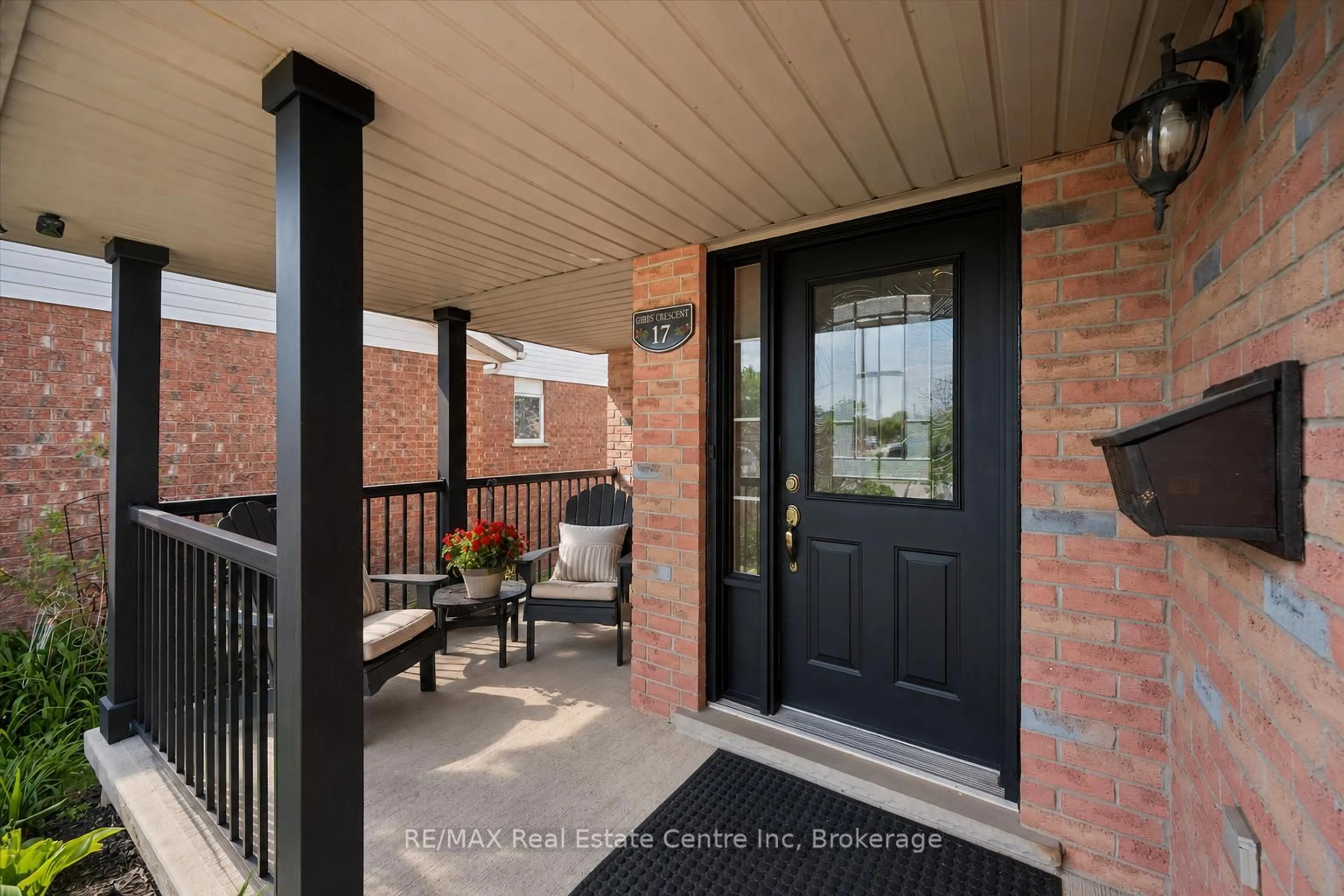 Indoor entryway for 17 Gibbs Cres, Guelph Ontario N1G 5B6