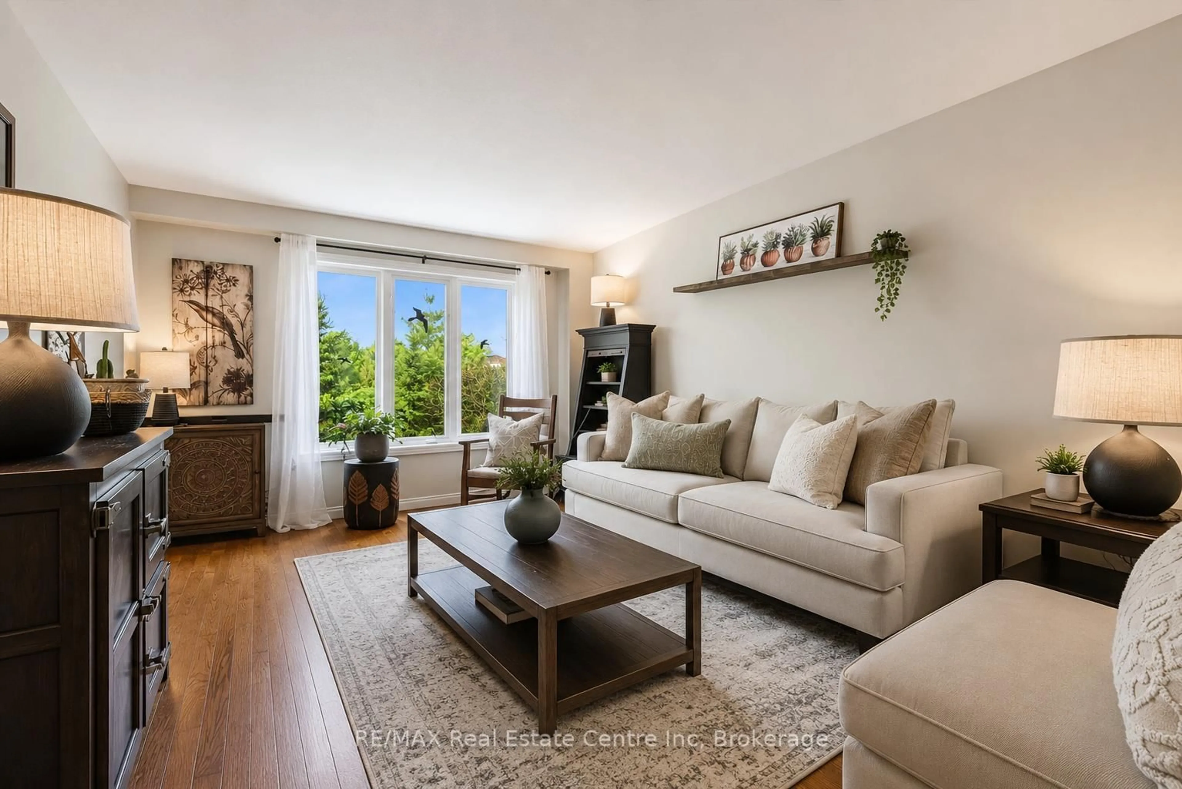 Living room with furniture, unknown for 17 Gibbs Cres, Guelph Ontario N1G 5B6