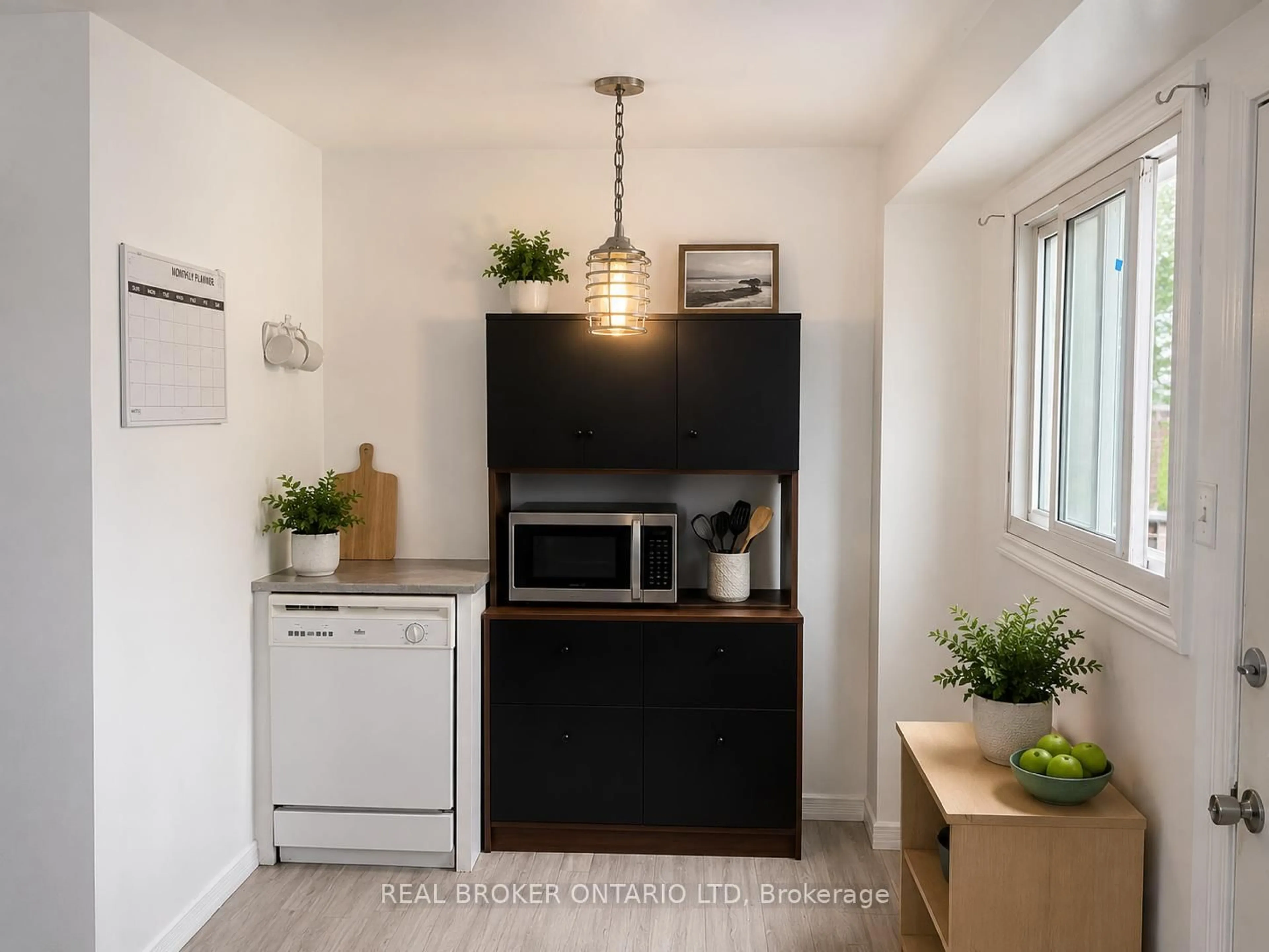 Standard kitchen, unknown for 75 Gatewood Pl #24, London East Ontario N5Y 5A4