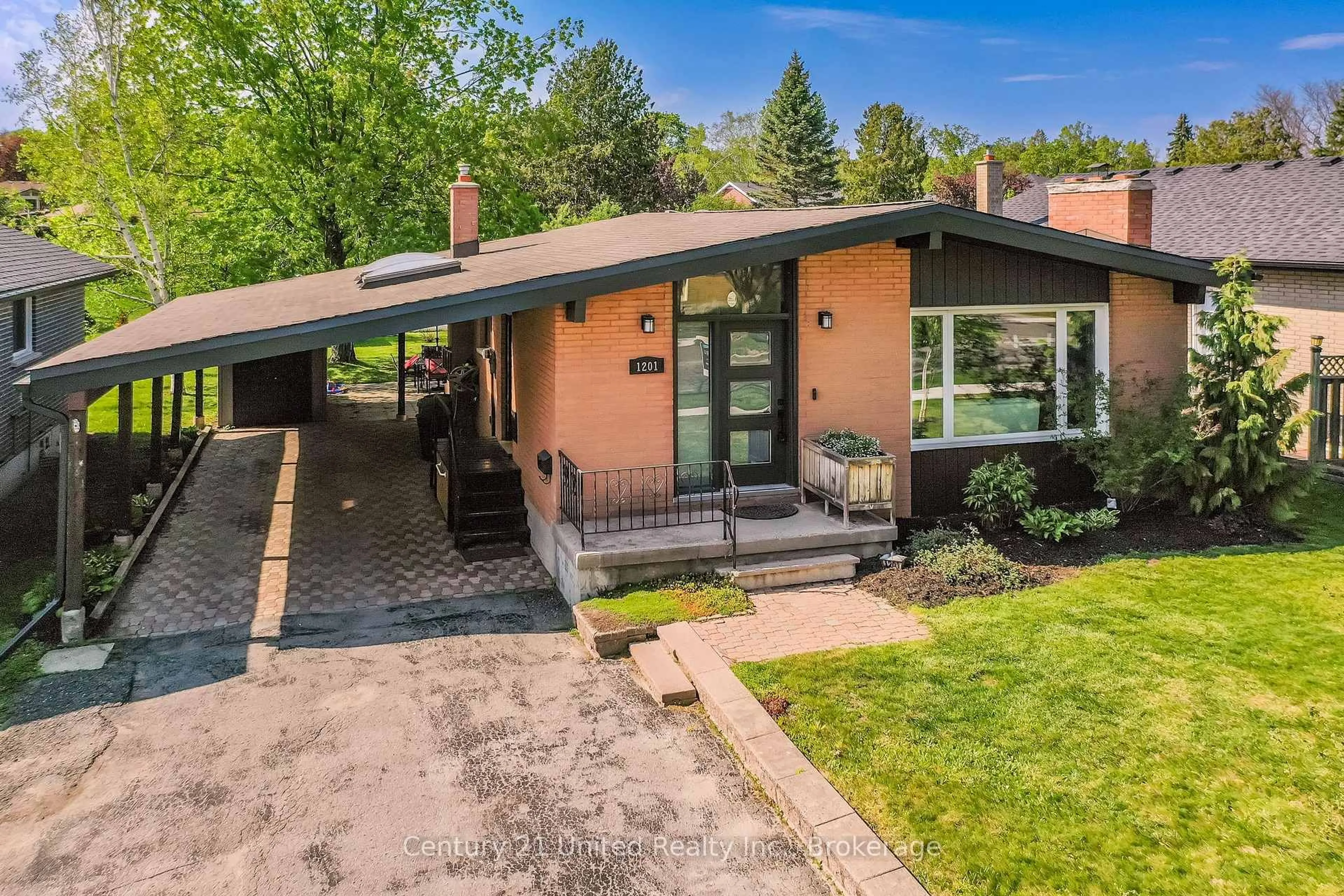 Home with brick exterior material, street for 1201 Trentway Vista St, Peterborough Ontario K9H 6N7