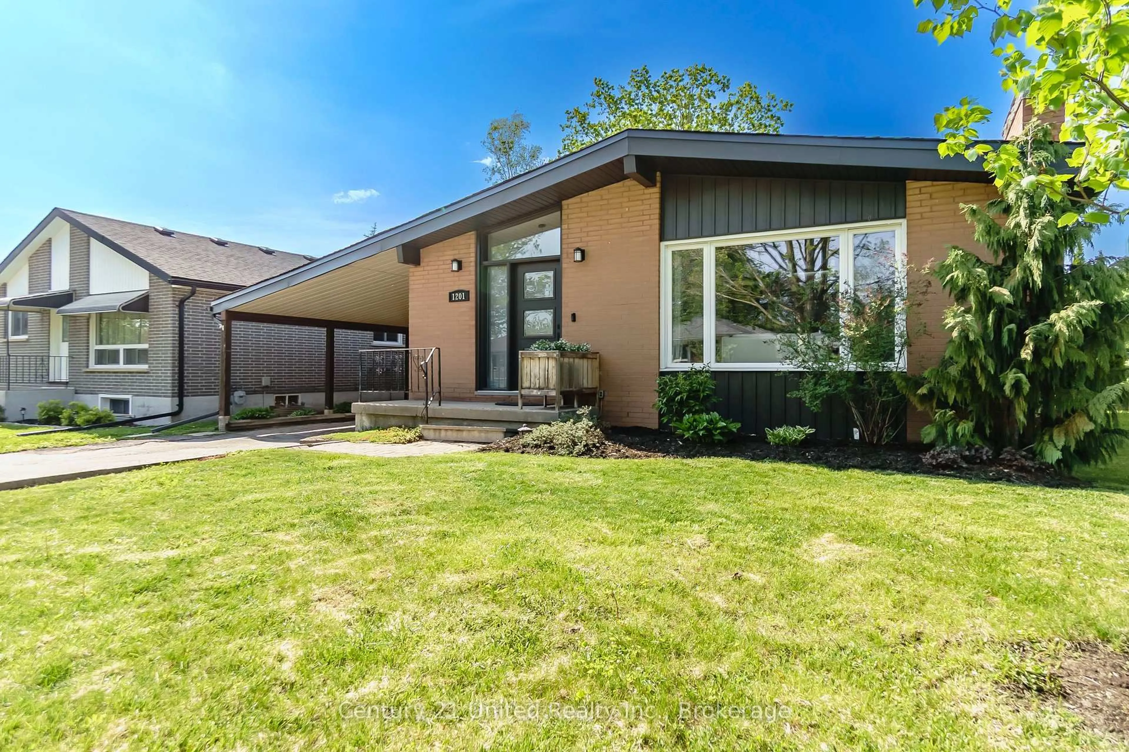 Home with brick exterior material, street for 1201 Trentway Vista St, Peterborough Ontario K9H 6N7