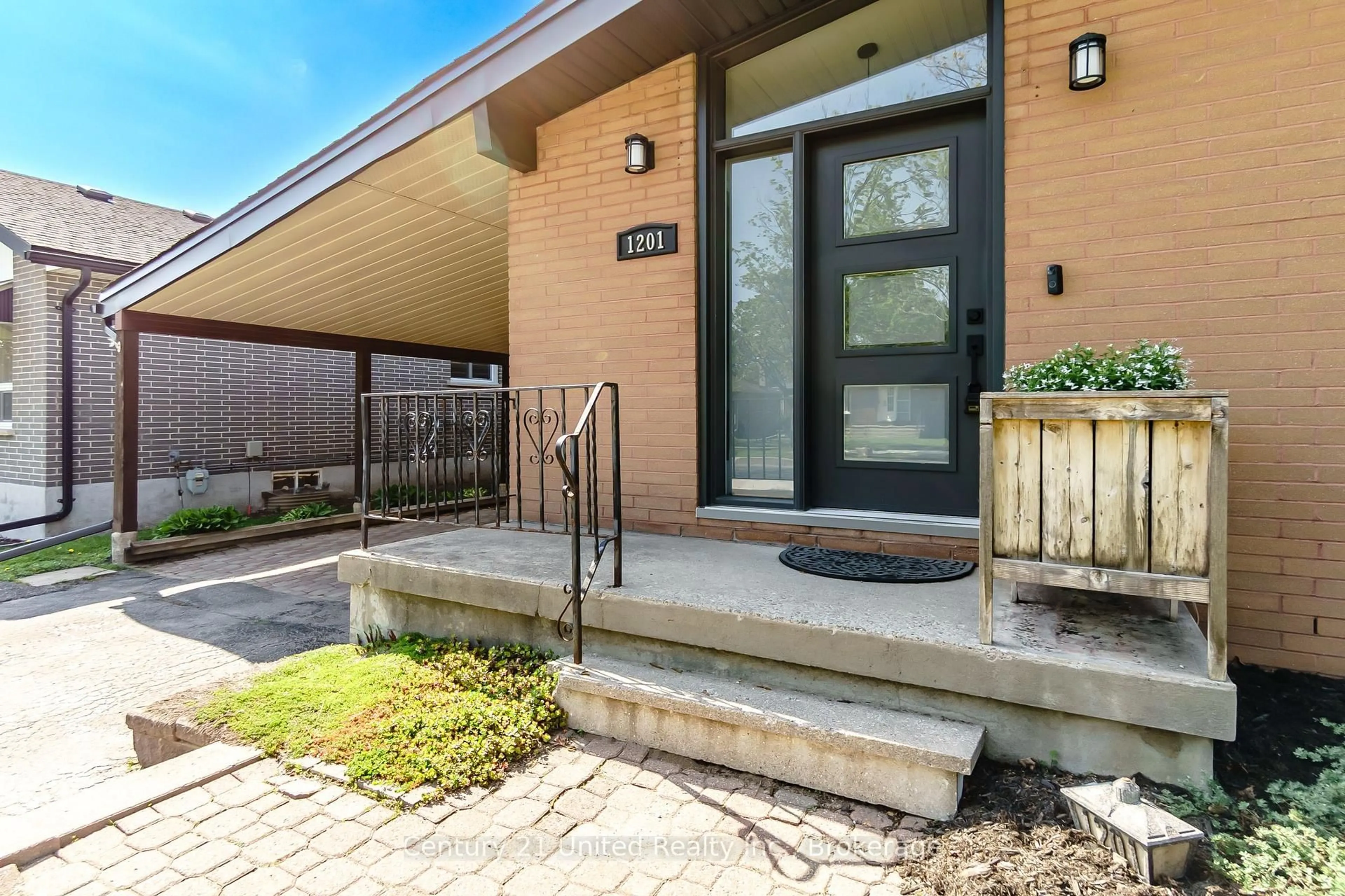 Home with brick exterior material, street for 1201 Trentway Vista St, Peterborough Ontario K9H 6N7
