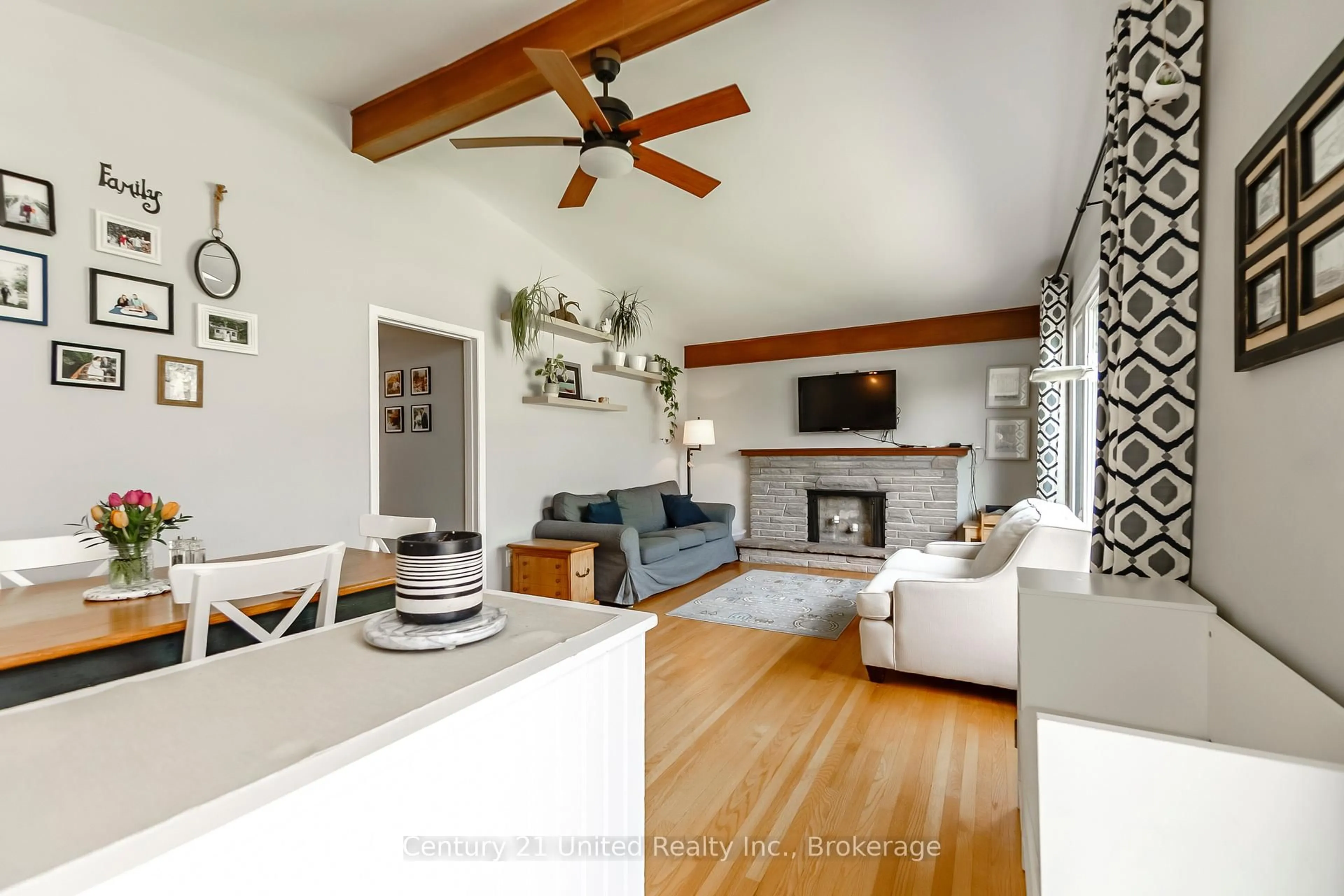 Living room with furniture, wood/laminate floor for 1201 Trentway Vista St, Peterborough Ontario K9H 6N7