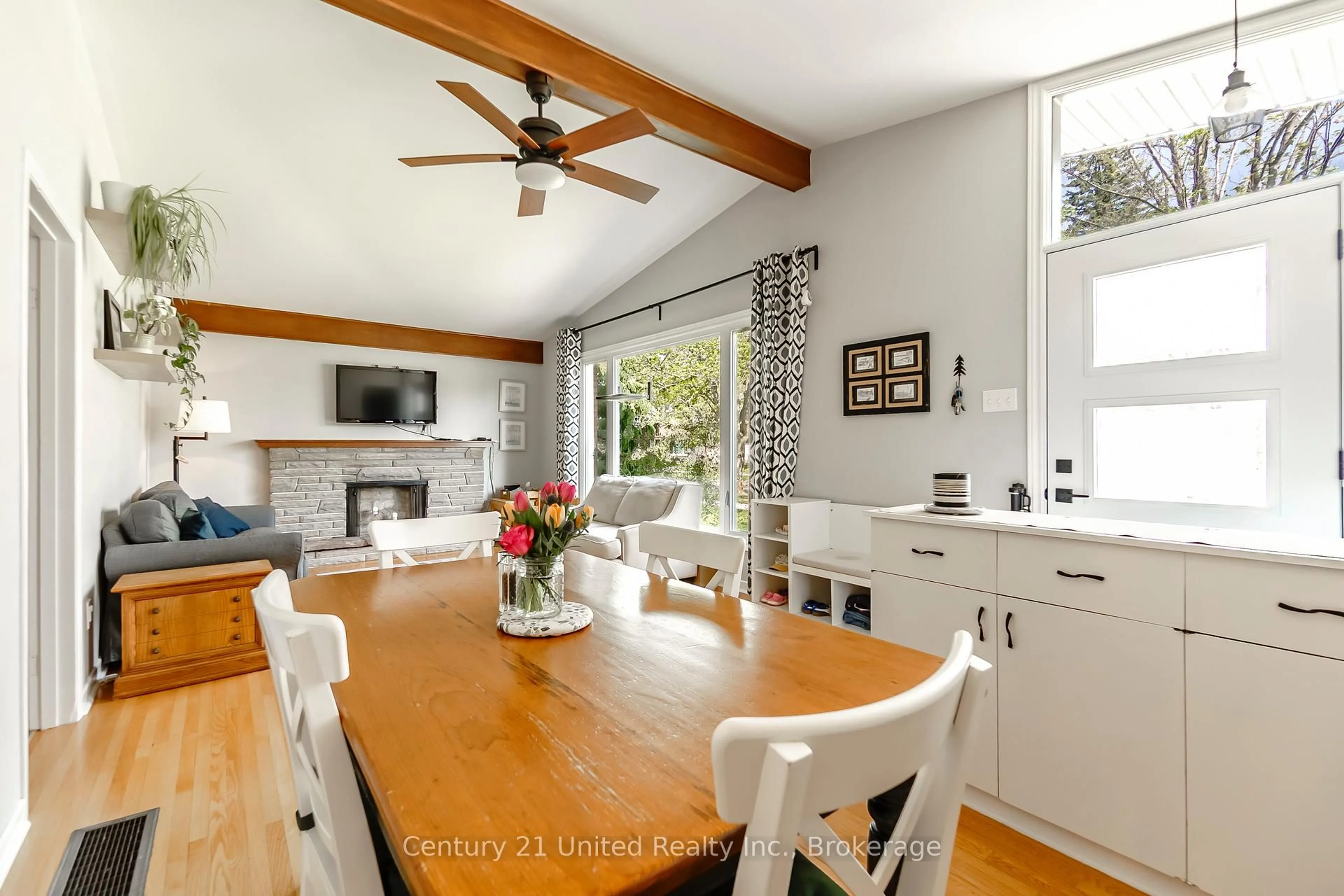 Open concept kitchen, wood/laminate floor for 1201 Trentway Vista St, Peterborough Ontario K9H 6N7