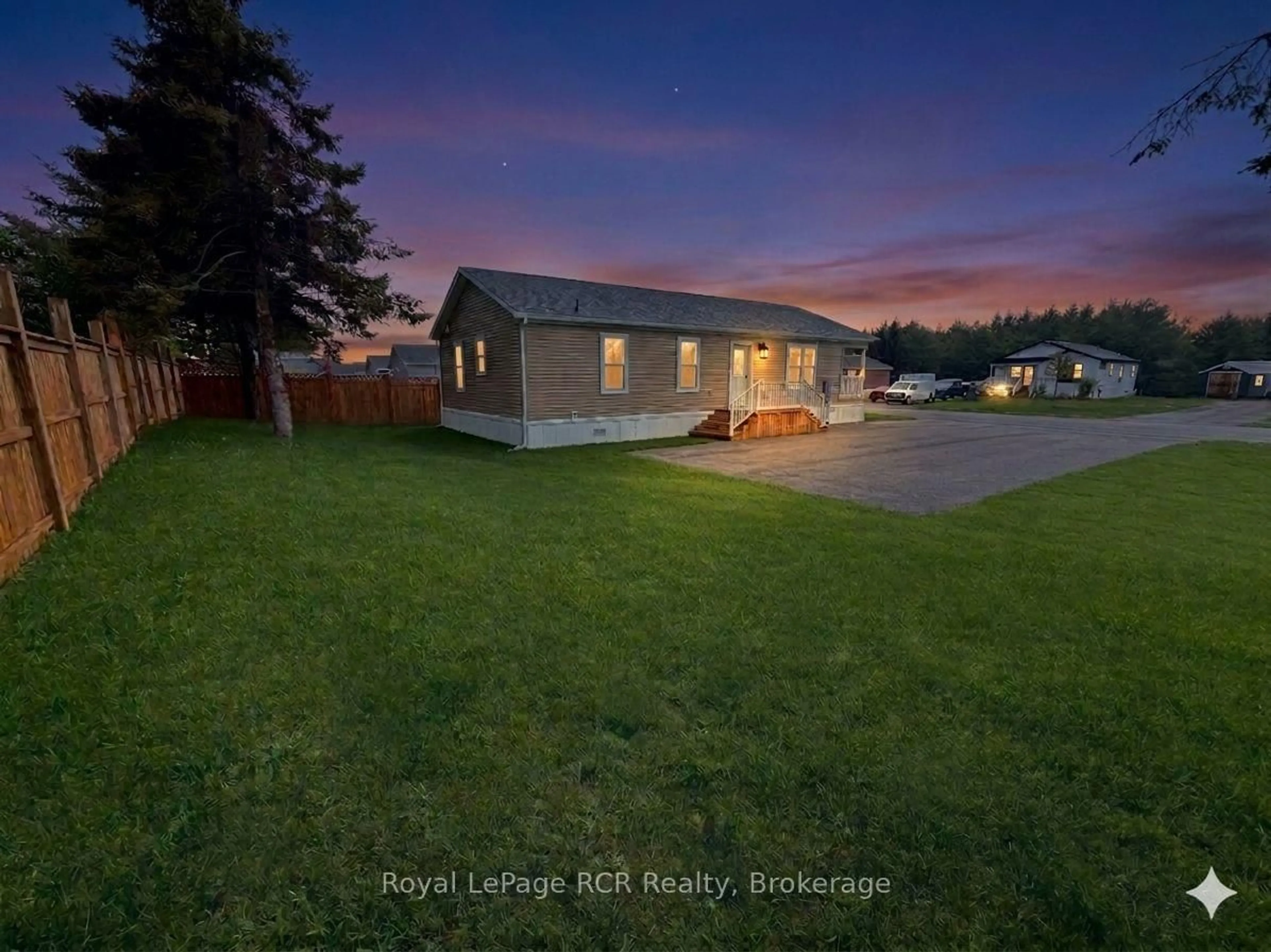 A pic from outside/outdoor area/front of a property/back of a property/a pic from drone, street for 210 Spruce Dr, West Grey Ontario N4N 3B8