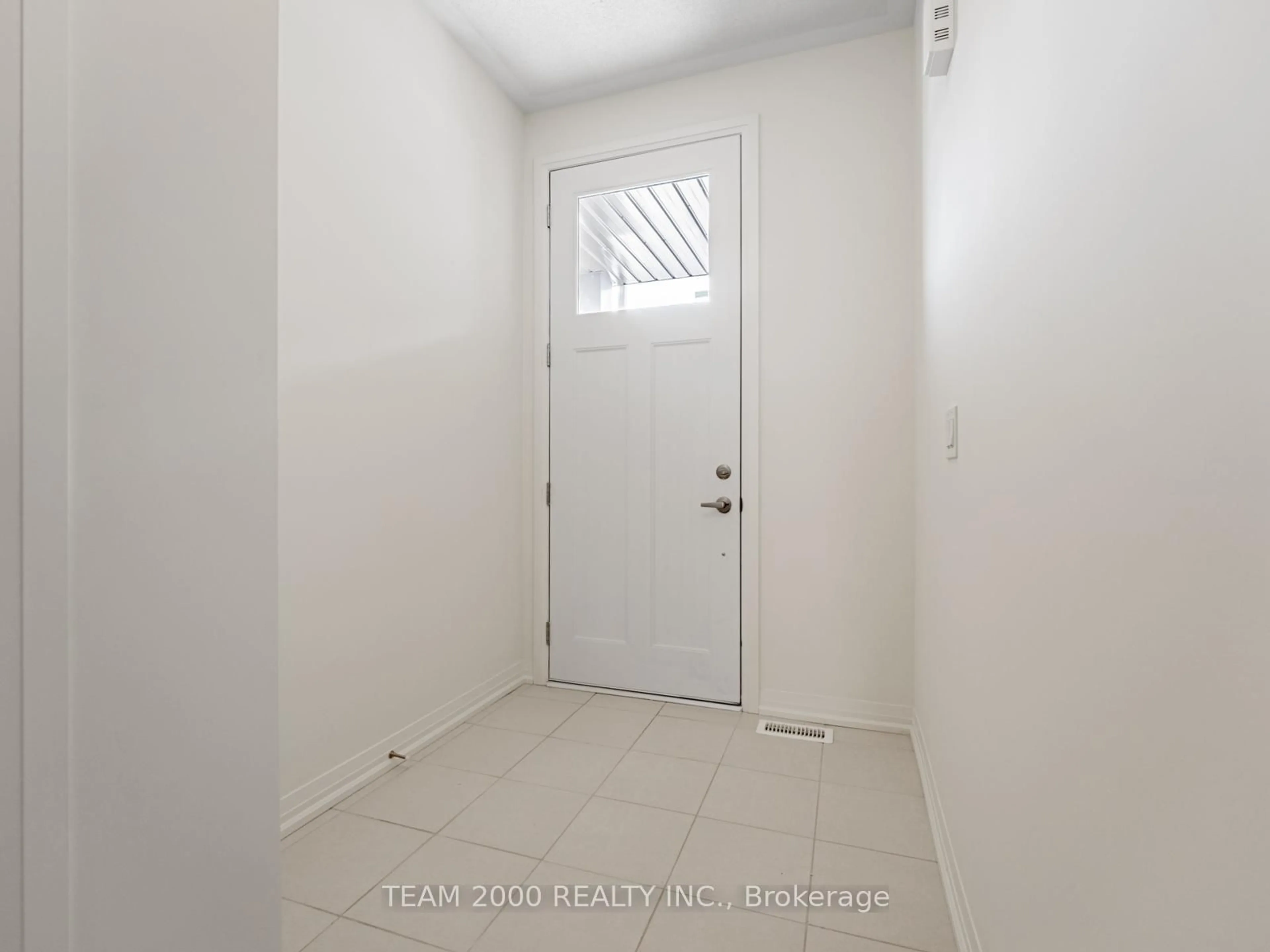 Indoor entryway for 474 Provident Way #42, Hamilton Ontario L0R 1W0