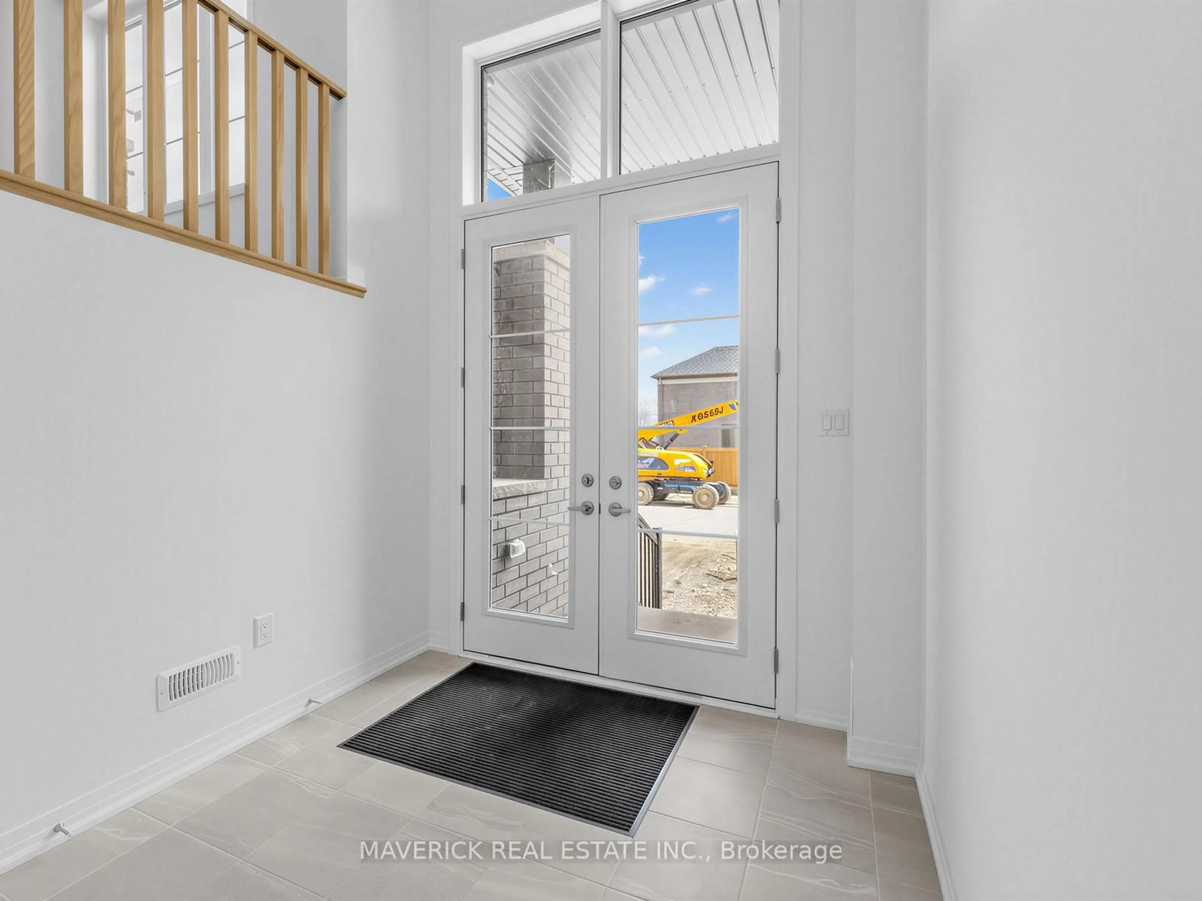 Indoor entryway for 472 Jack Wilford Way, Woodstock Ontario N4S 0G4