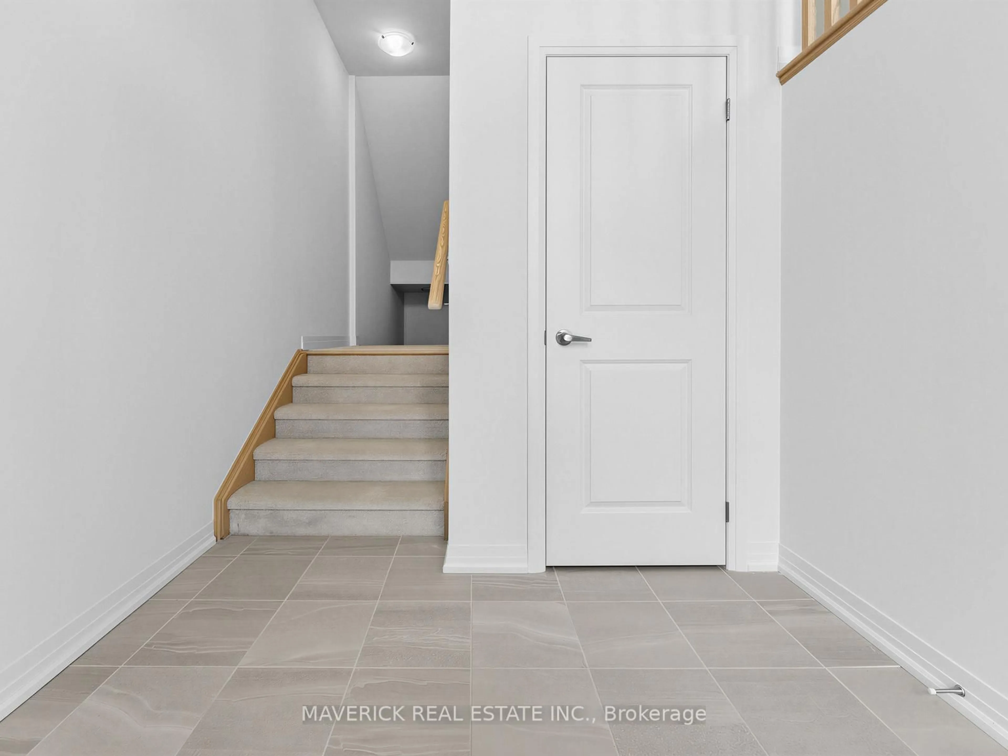 Indoor entryway for 472 Jack Wilford Way, Woodstock Ontario N4S 0G4