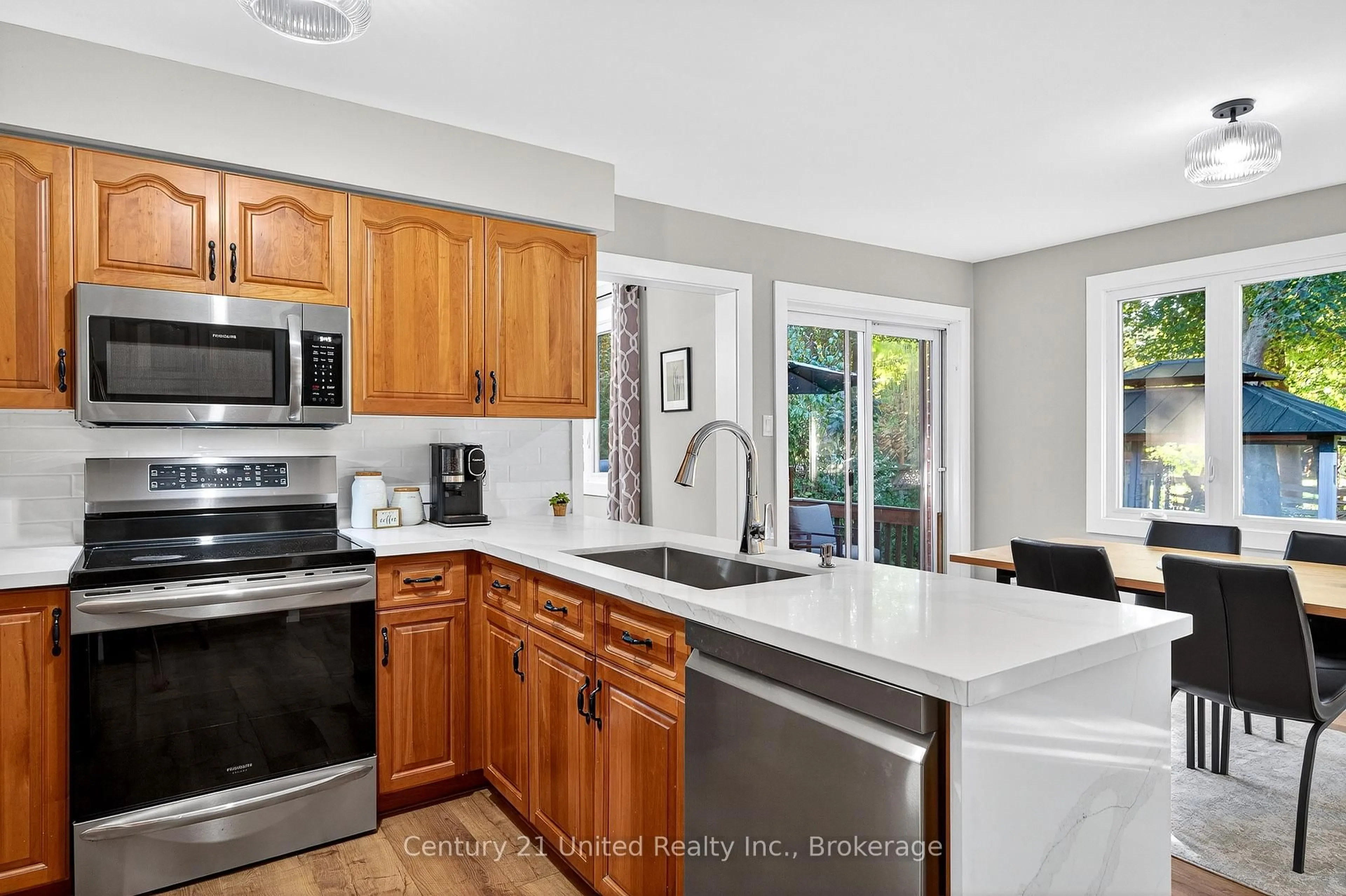 Open concept kitchen, ceramic/tile floor for 1309 Scollard Dr, Peterborough Ontario K9H 7K7