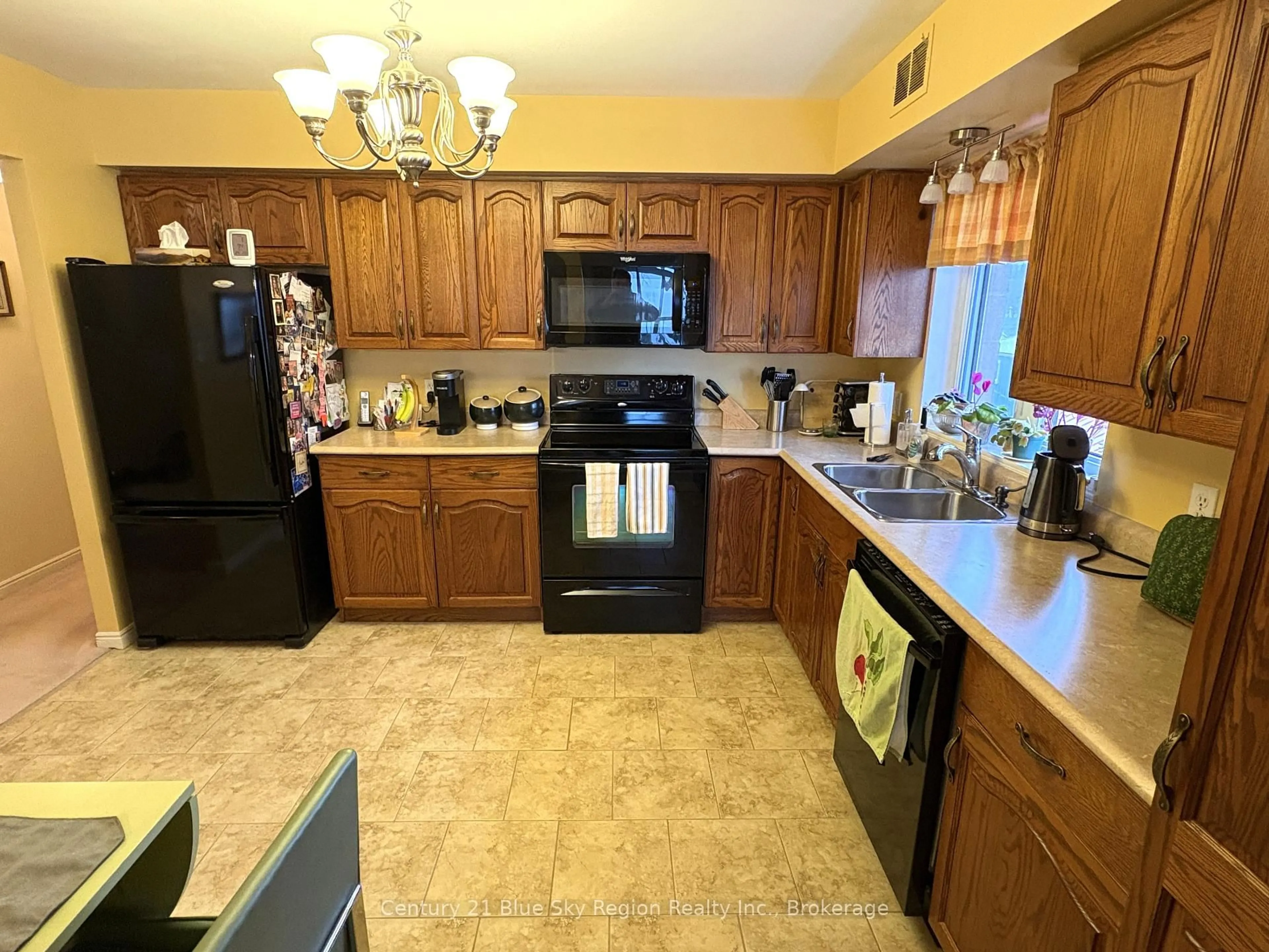 Standard kitchen, ceramic/tile floor for 469 Lakeshore Dr #301, North Bay Ontario P1A 2E2