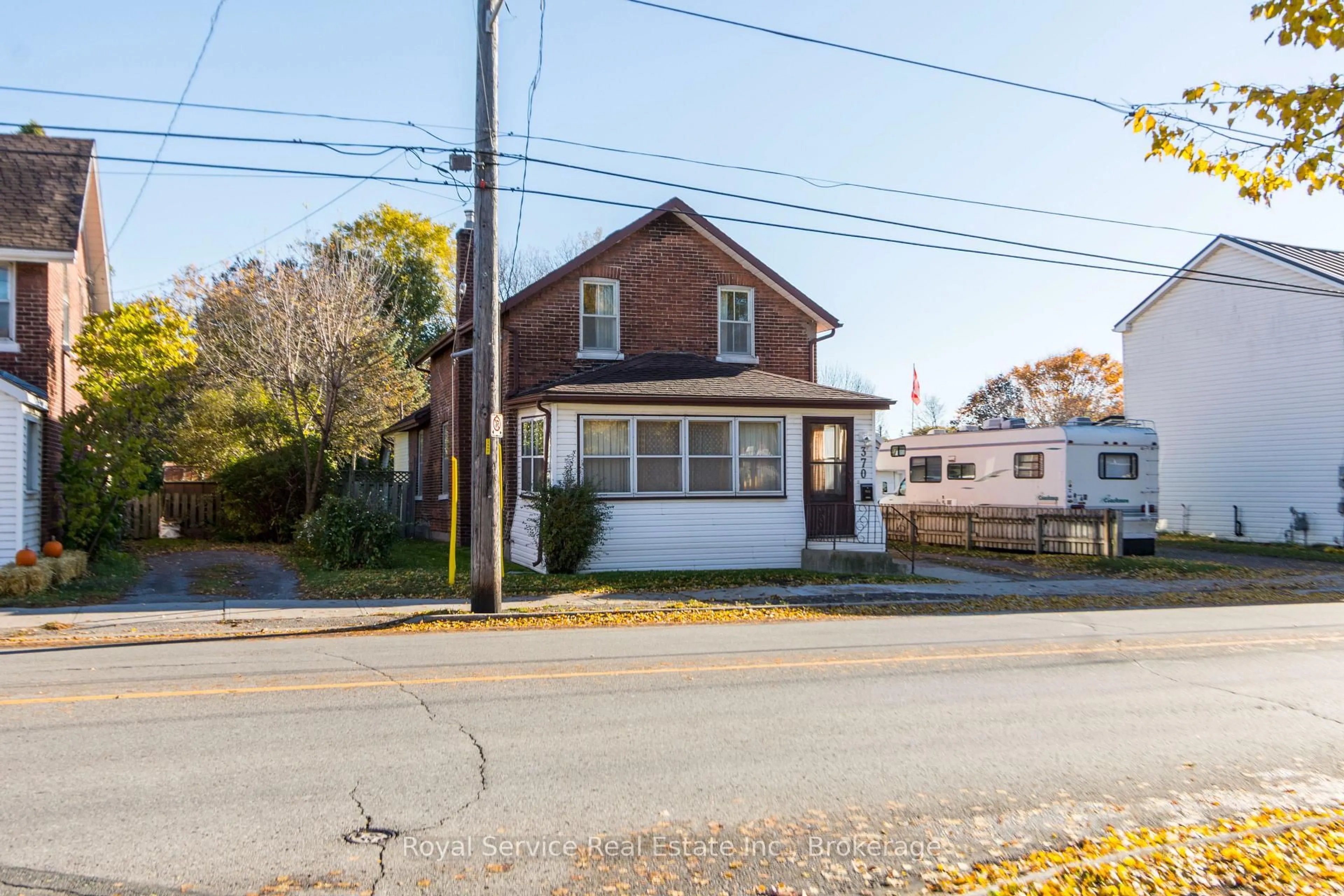 A pic from outside/outdoor area/front of a property/back of a property/a pic from drone, street for 370 Division St, Cobourg Ontario K9A 3R6