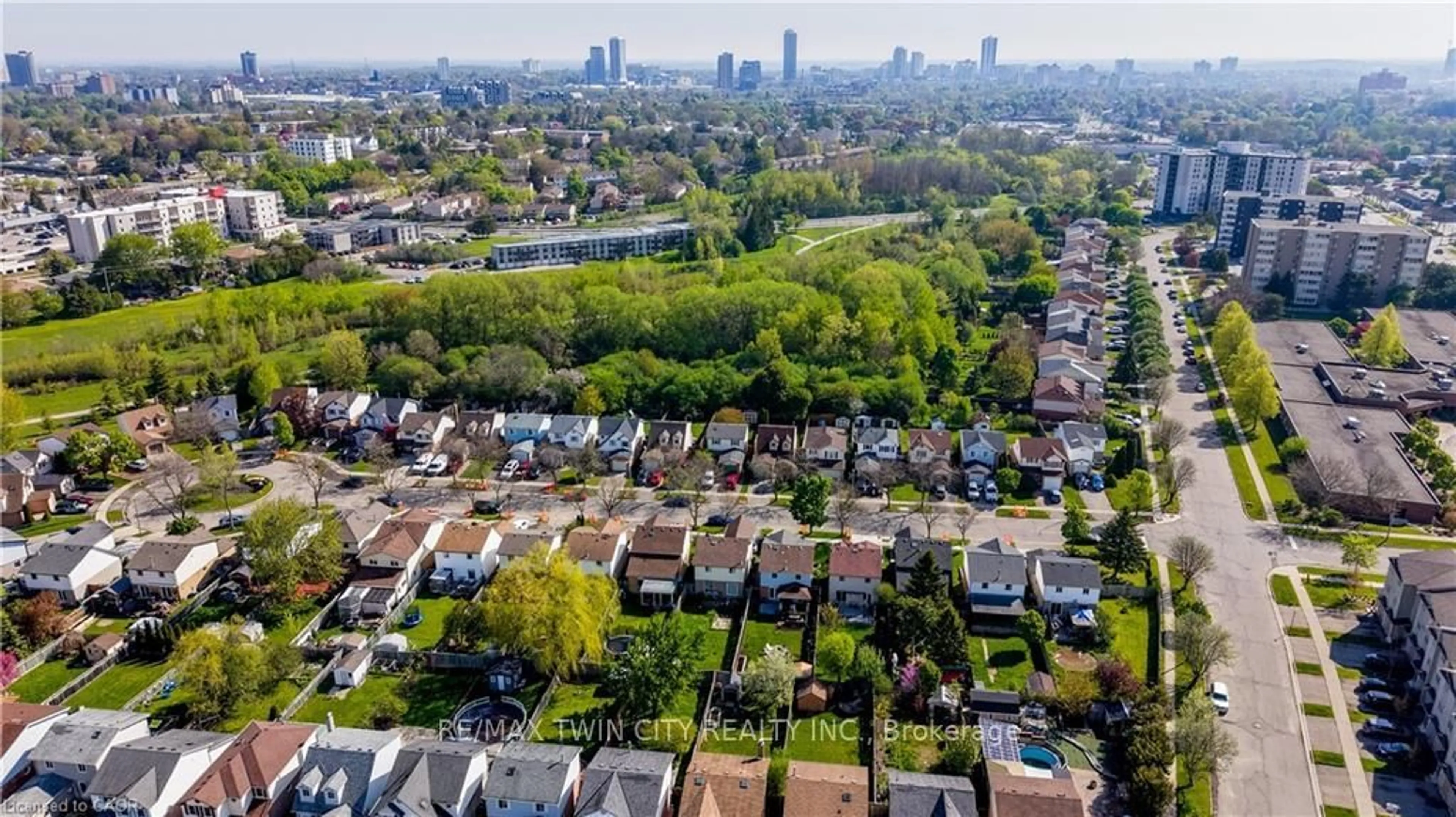 A pic from outside/outdoor area/front of a property/back of a property/a pic from drone, city buildings view from balcony for 35 CAMROSE Crt, Kitchener Ontario N2M 5J3