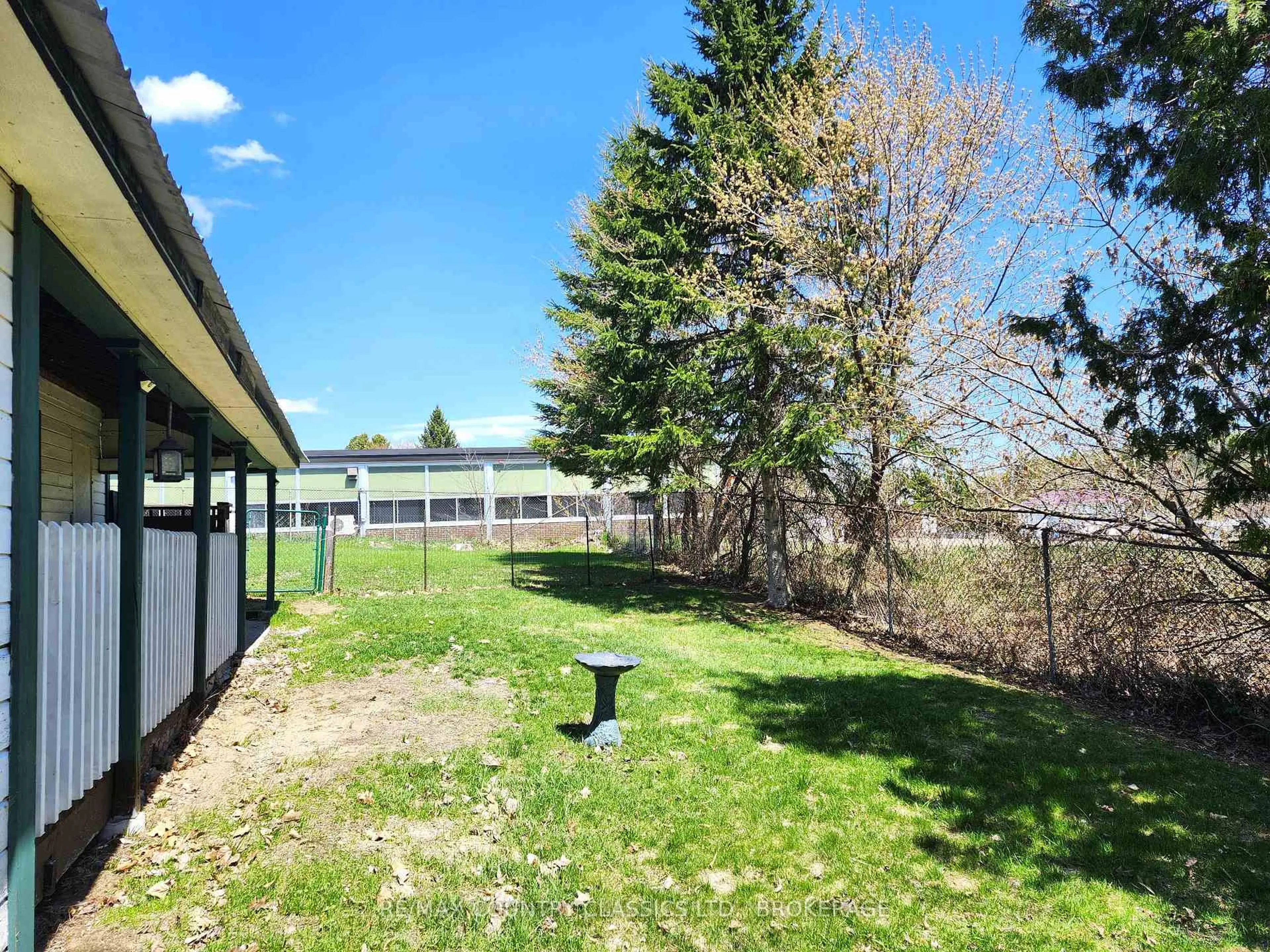 Patio, unknown for 11 Central St, Denbigh Ontario K0H 1L0