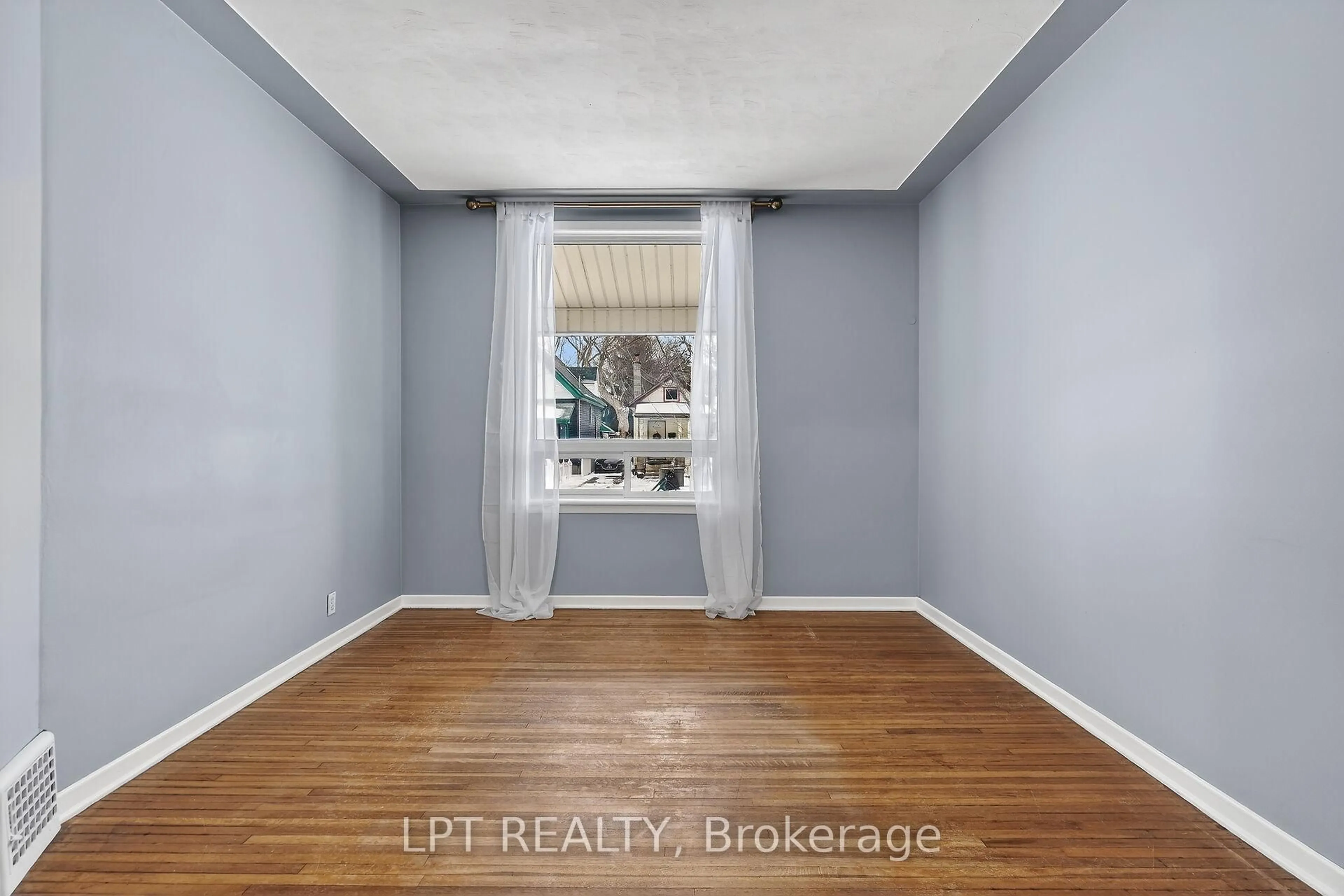 A pic of a room for 99 Inkerman St, London East Ontario N5Z 1X3