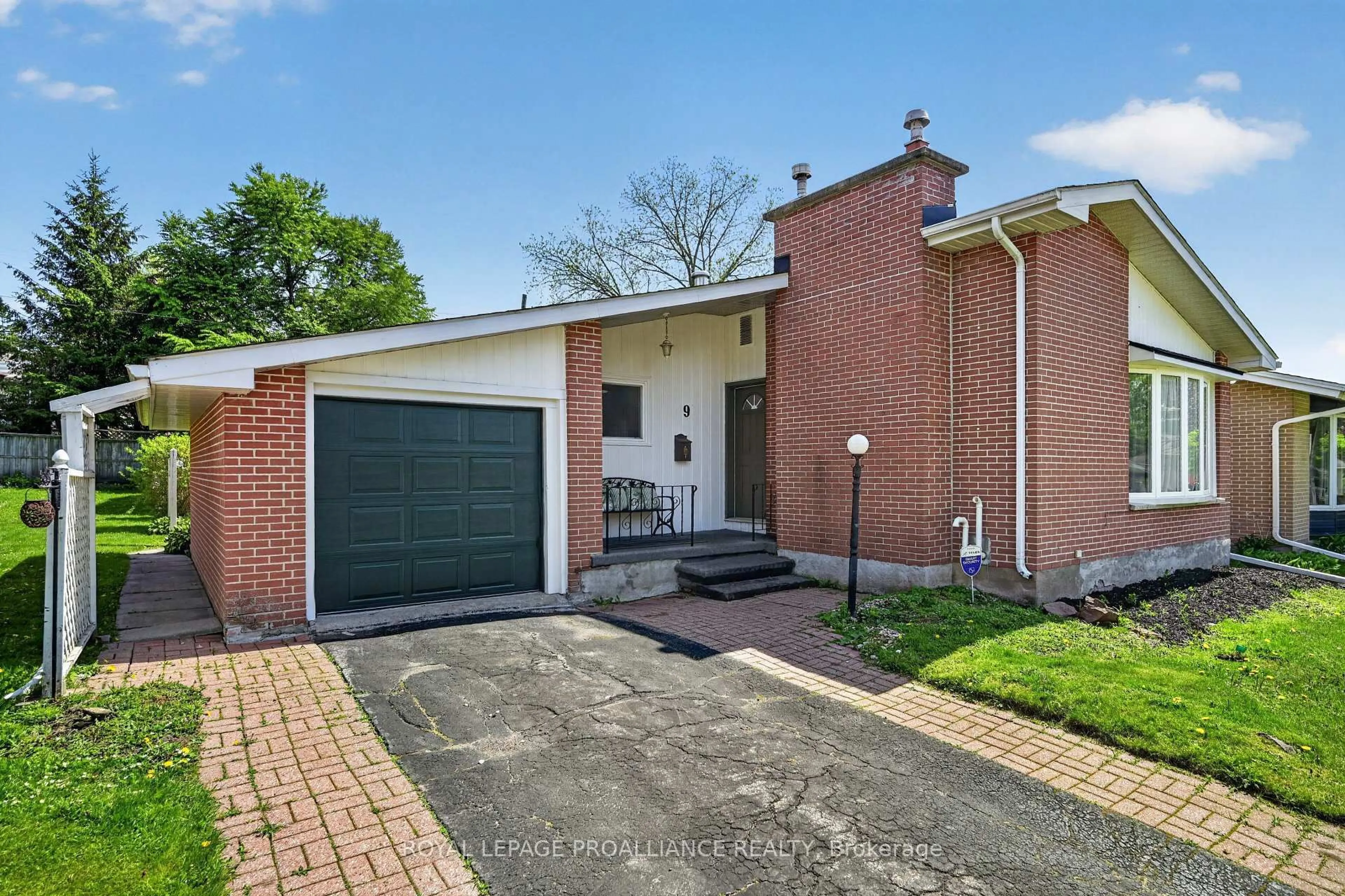 Home with brick exterior material, street for 9 Winters Crt, Brockville Ontario K6V 1T8