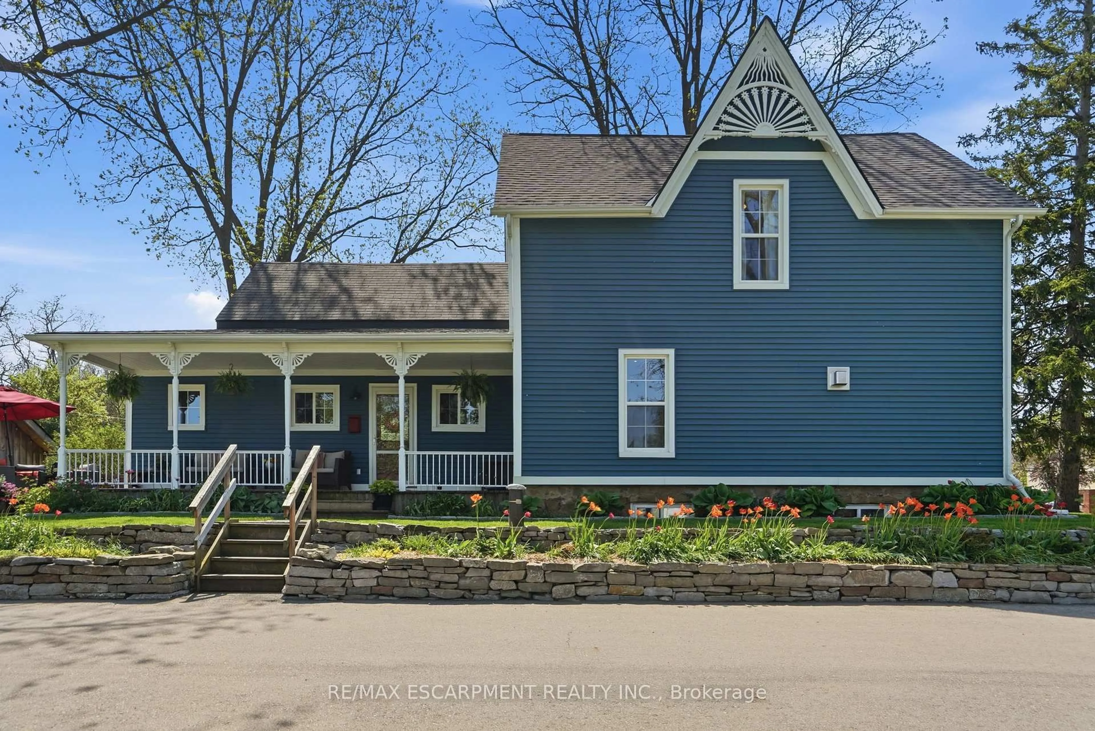 Home with vinyl exterior material, street for 366 5th Concession Rd, Hamilton Ontario L0R 1V0