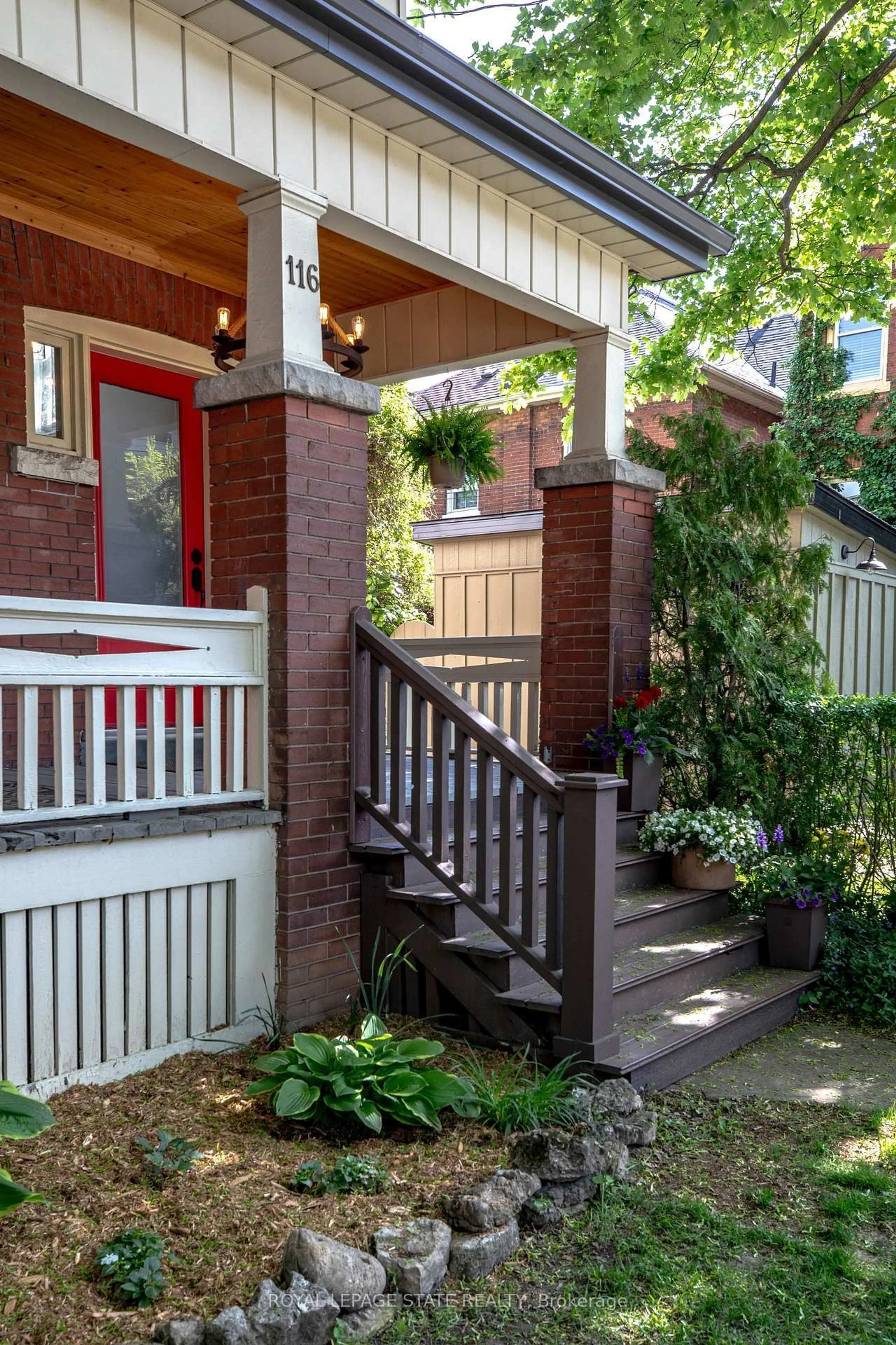 Home with brick exterior material, street for 116 Homewood Ave, Hamilton Ontario L8P 2M5