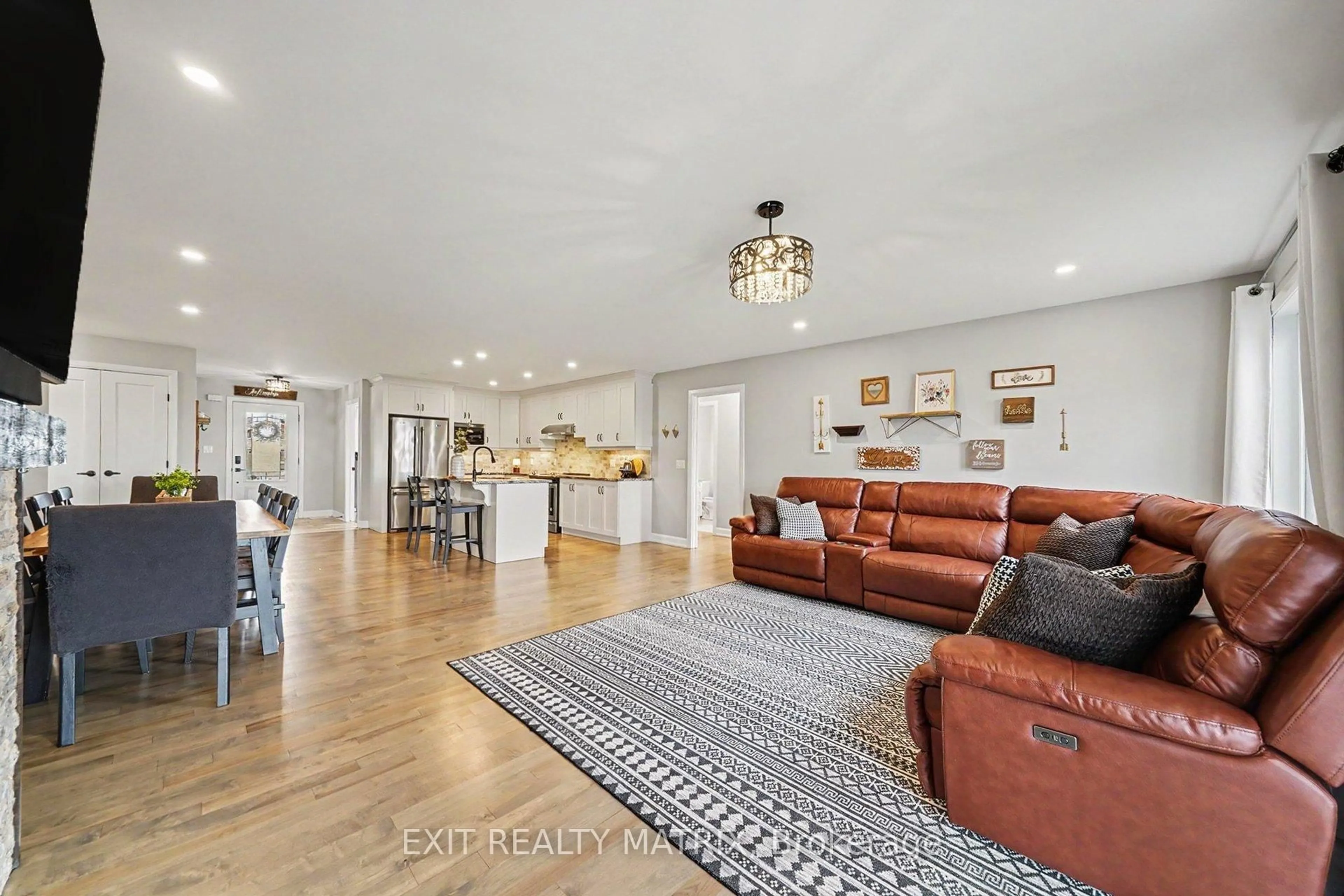 Open concept kitchen, unknown for 19 Wintonia Dr, North Dundas Ontario K0C 2K0