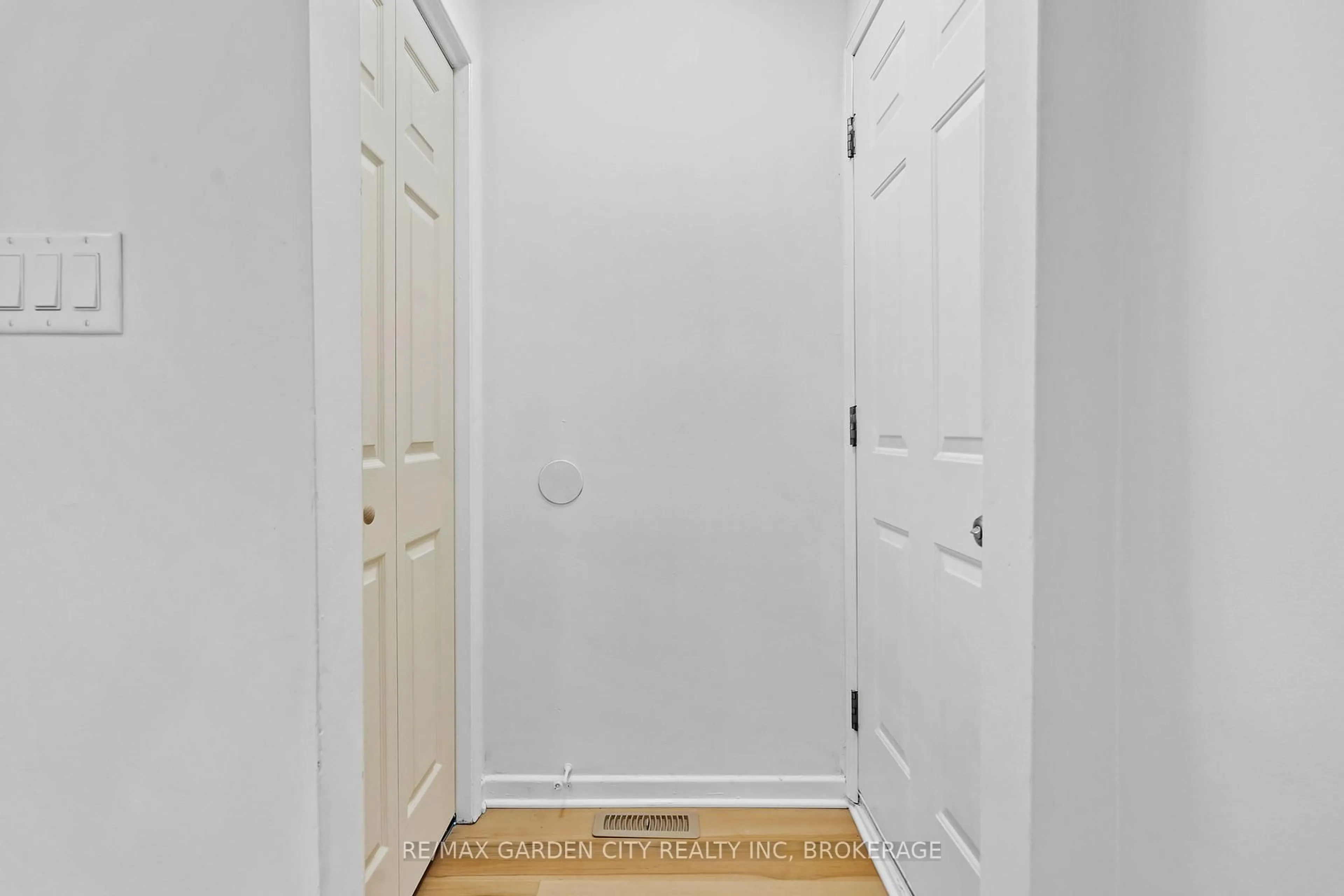 Indoor entryway for 94 TUPPER Dr, Thorold Ontario L2V 4C8