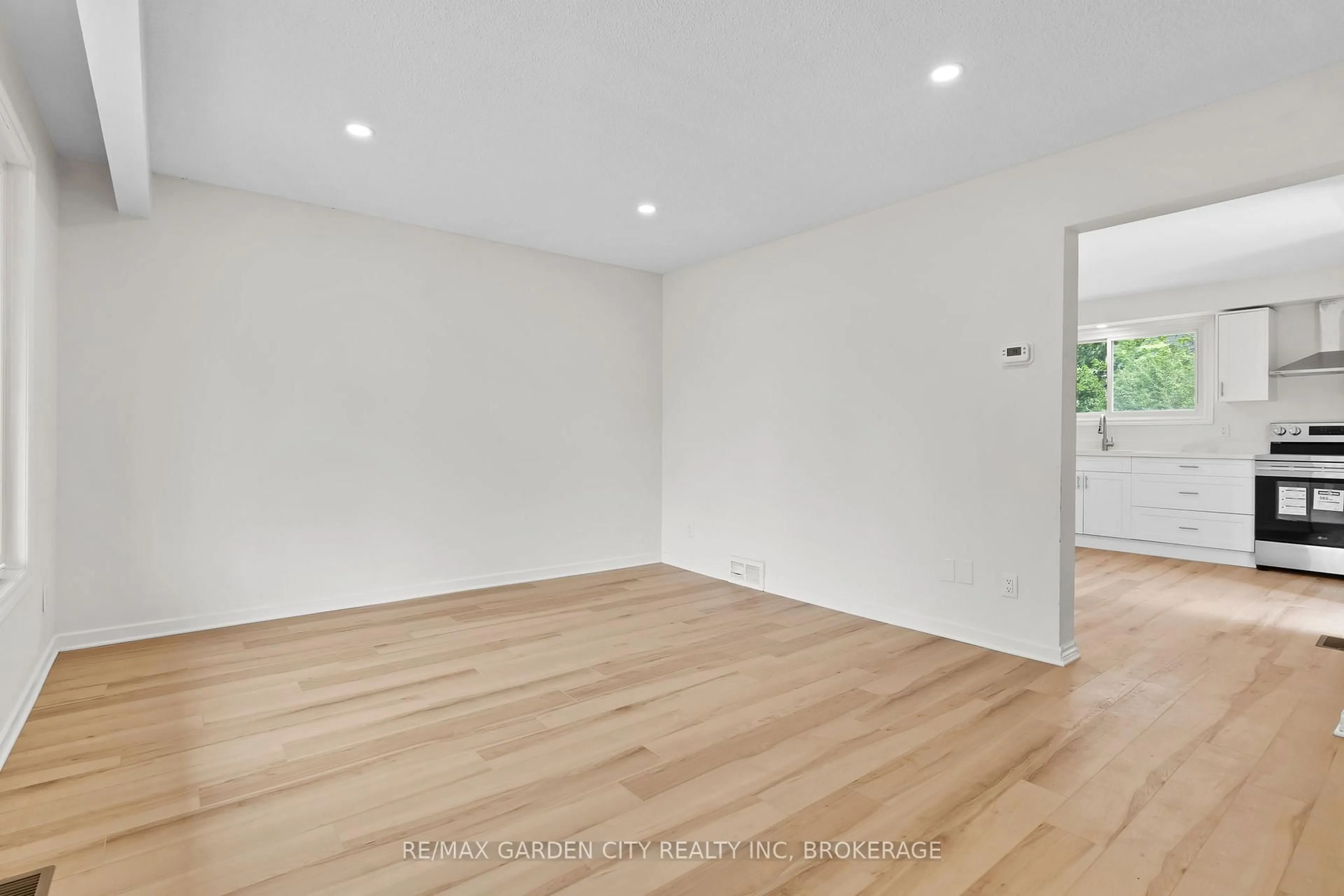 A pic of a room for 94 TUPPER Dr, Thorold Ontario L2V 4C8