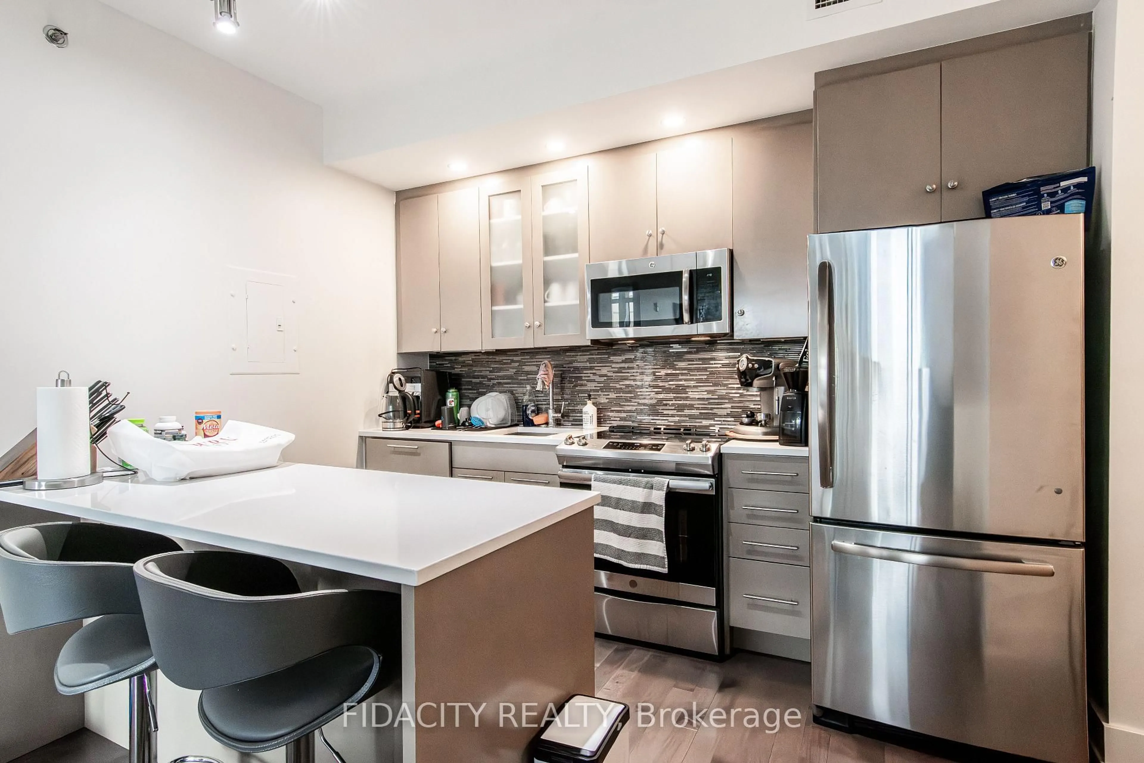 Contemporary kitchen, unknown for 108 Richmond Rd #607, Ottawa Ontario K1Z 0B3