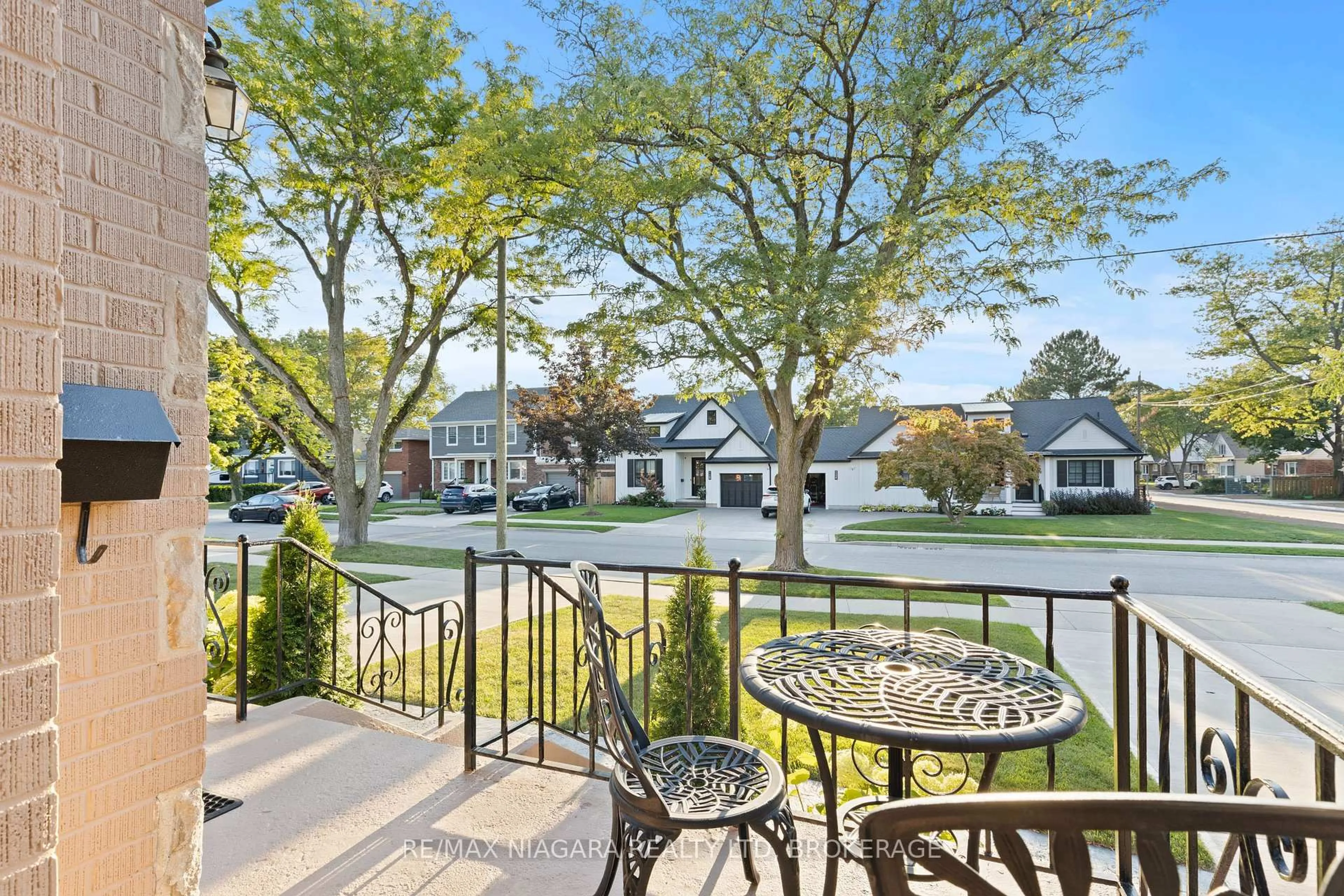 Patio, water/lake/river/ocean view for 123 SOUTH Dr, St. Catharines Ontario L2R 4W1
