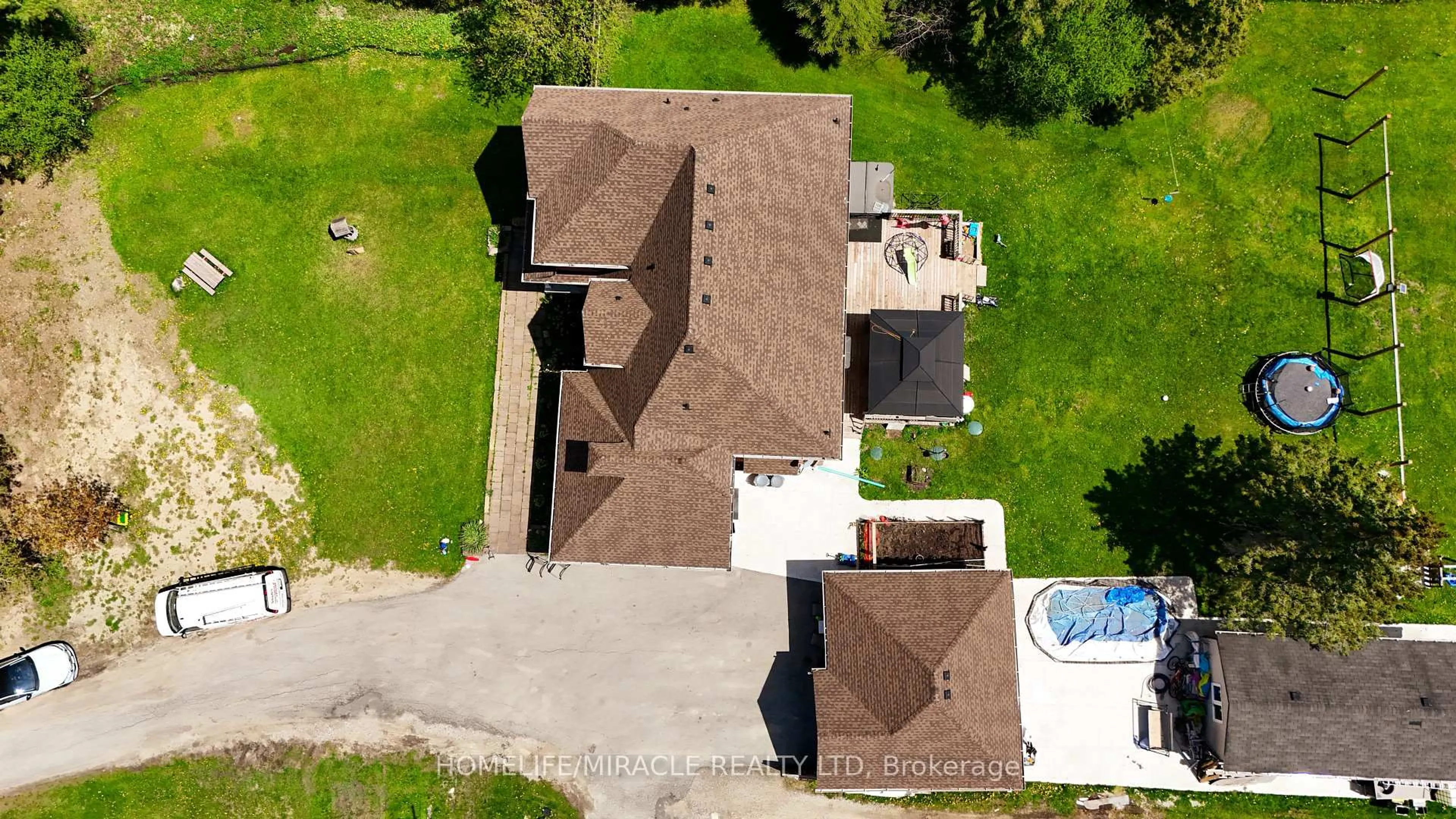 A pic from outside/outdoor area/front of a property/back of a property/a pic from drone, street for 9465 17 Sdrd, Erin Ontario N0B 1Z0