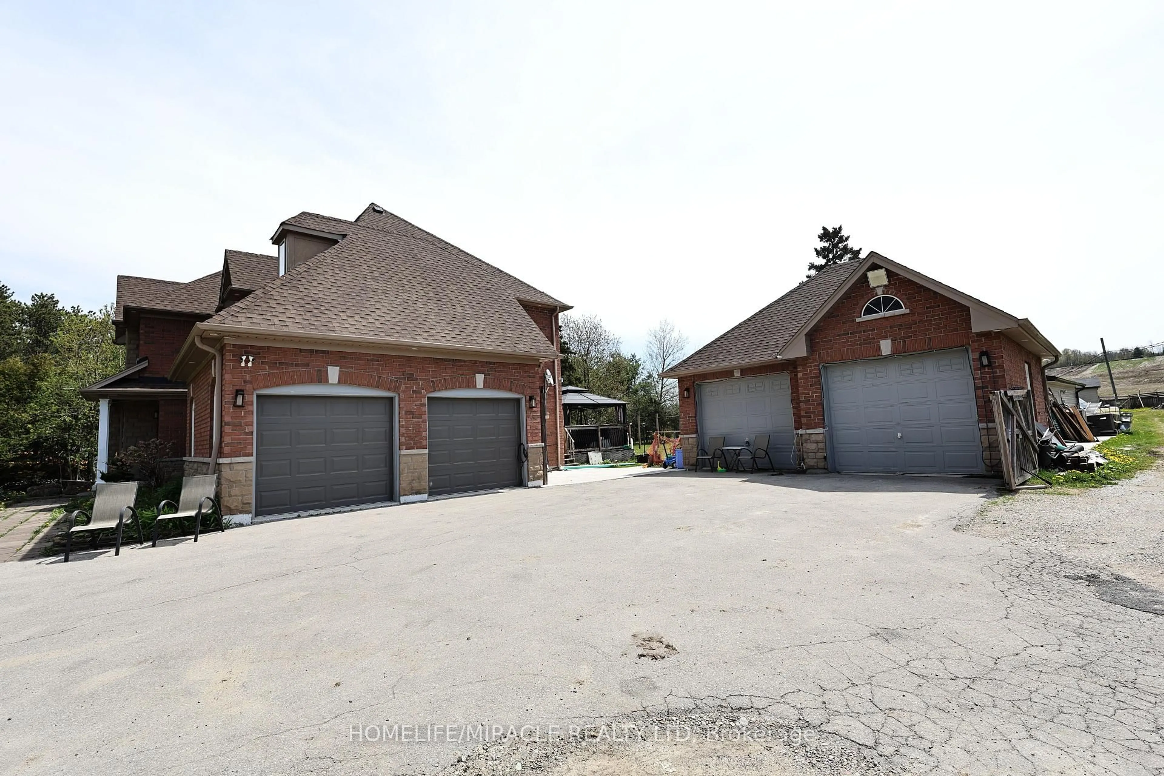A pic from outside/outdoor area/front of a property/back of a property/a pic from drone, unknown for 9465 17 Sdrd, Erin Ontario N0B 1Z0