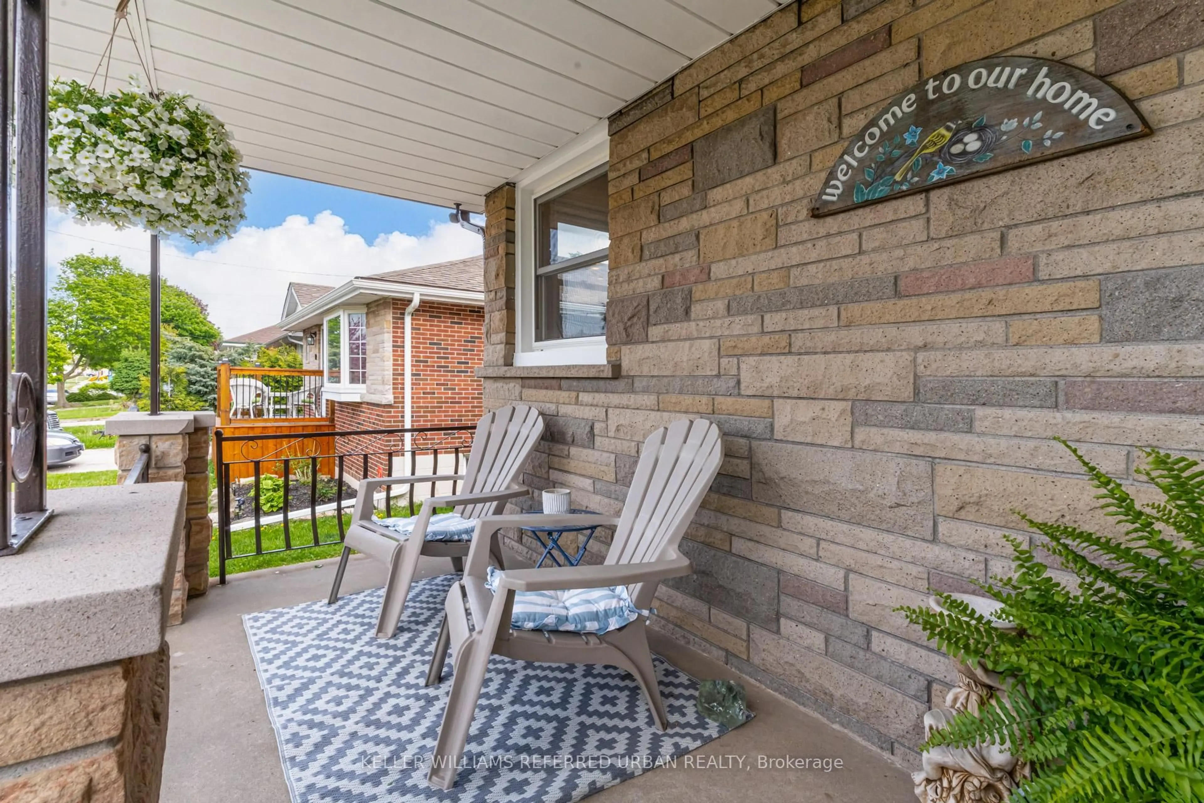 Patio, street for 98 Duncombe Dr, Hamilton Ontario L9A 2G3