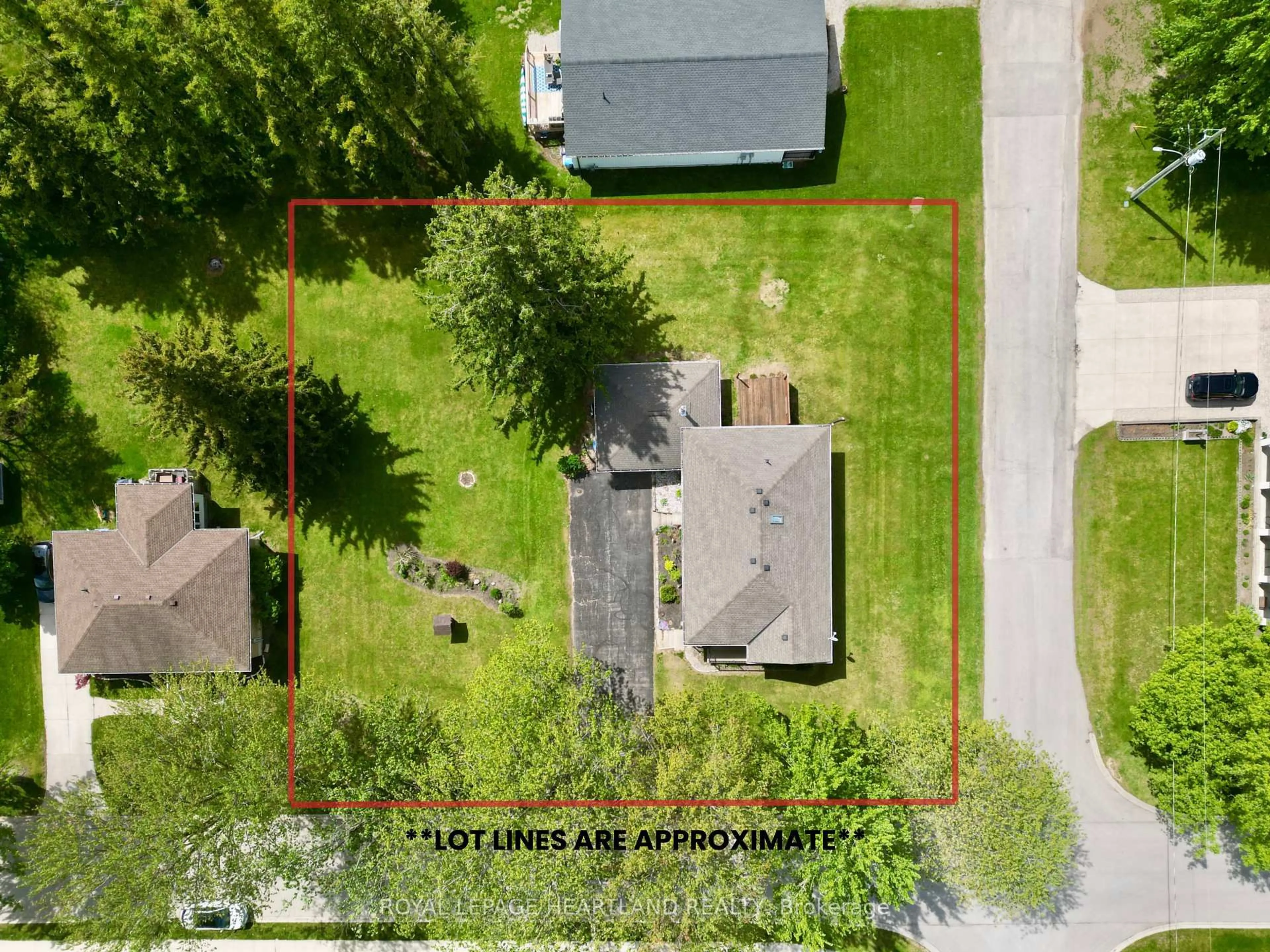 A pic from outside/outdoor area/front of a property/back of a property/a pic from drone, street for 19 Centre St, Bluewater Ontario N0M 2T0