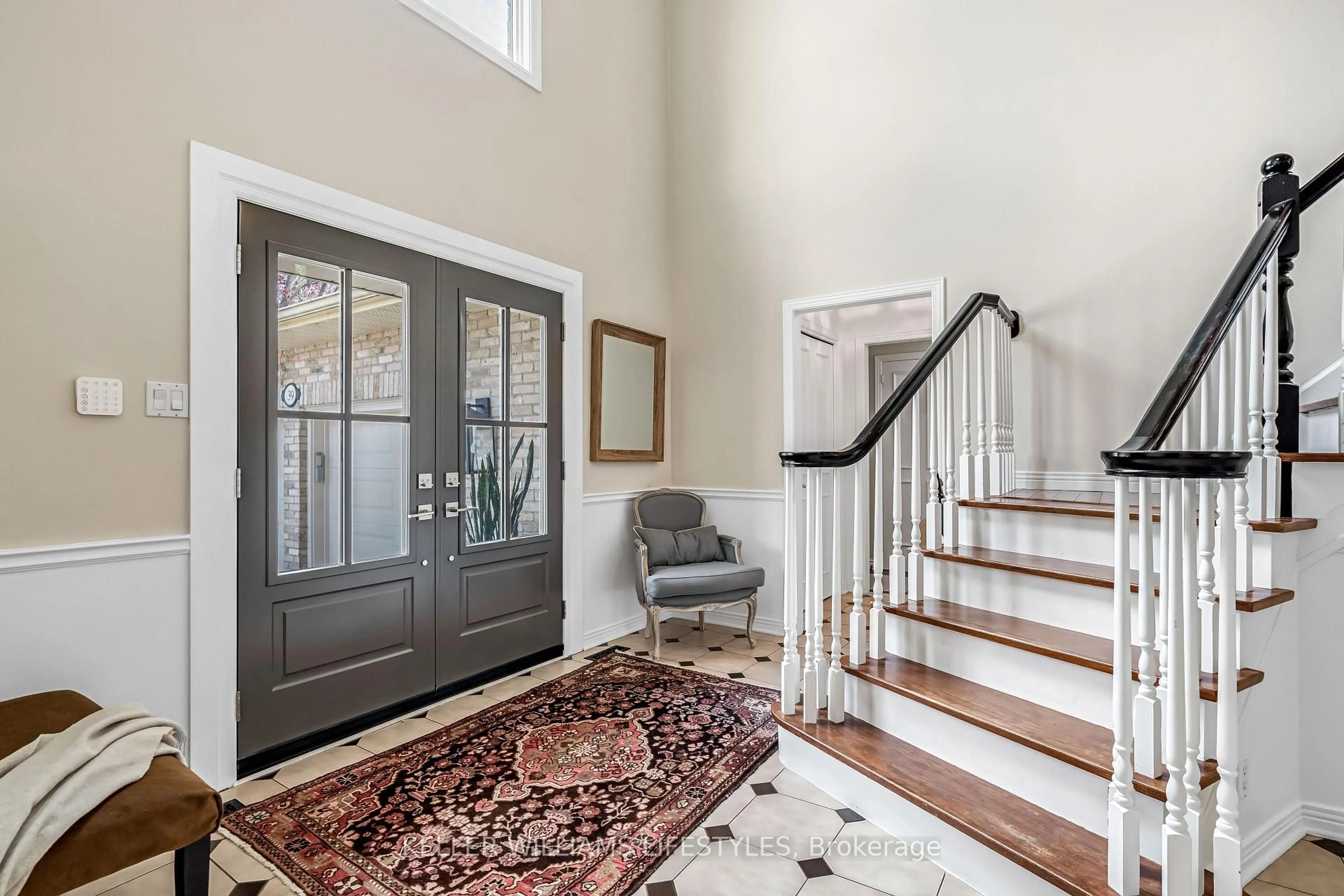 Indoor entryway for 39 Summerdale Cres, London South Ontario N6K 4C3