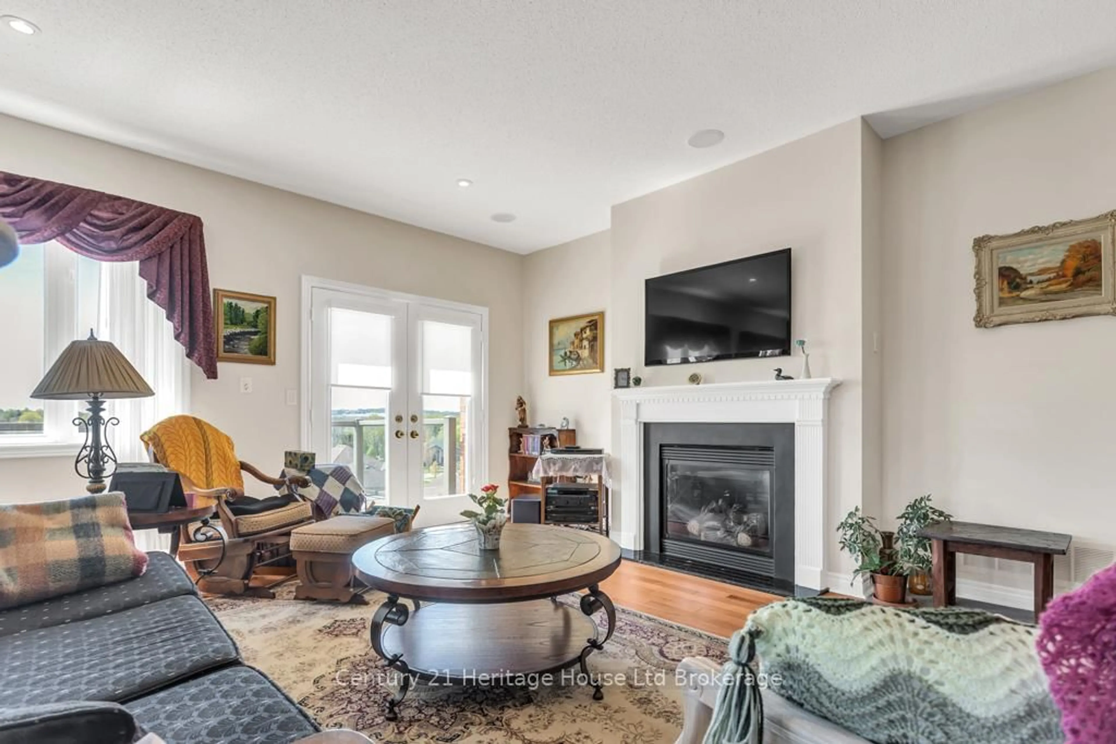 Living room with furniture, unknown for 14 Green Gable Pl, Woodstock Ontario N4T 1W6