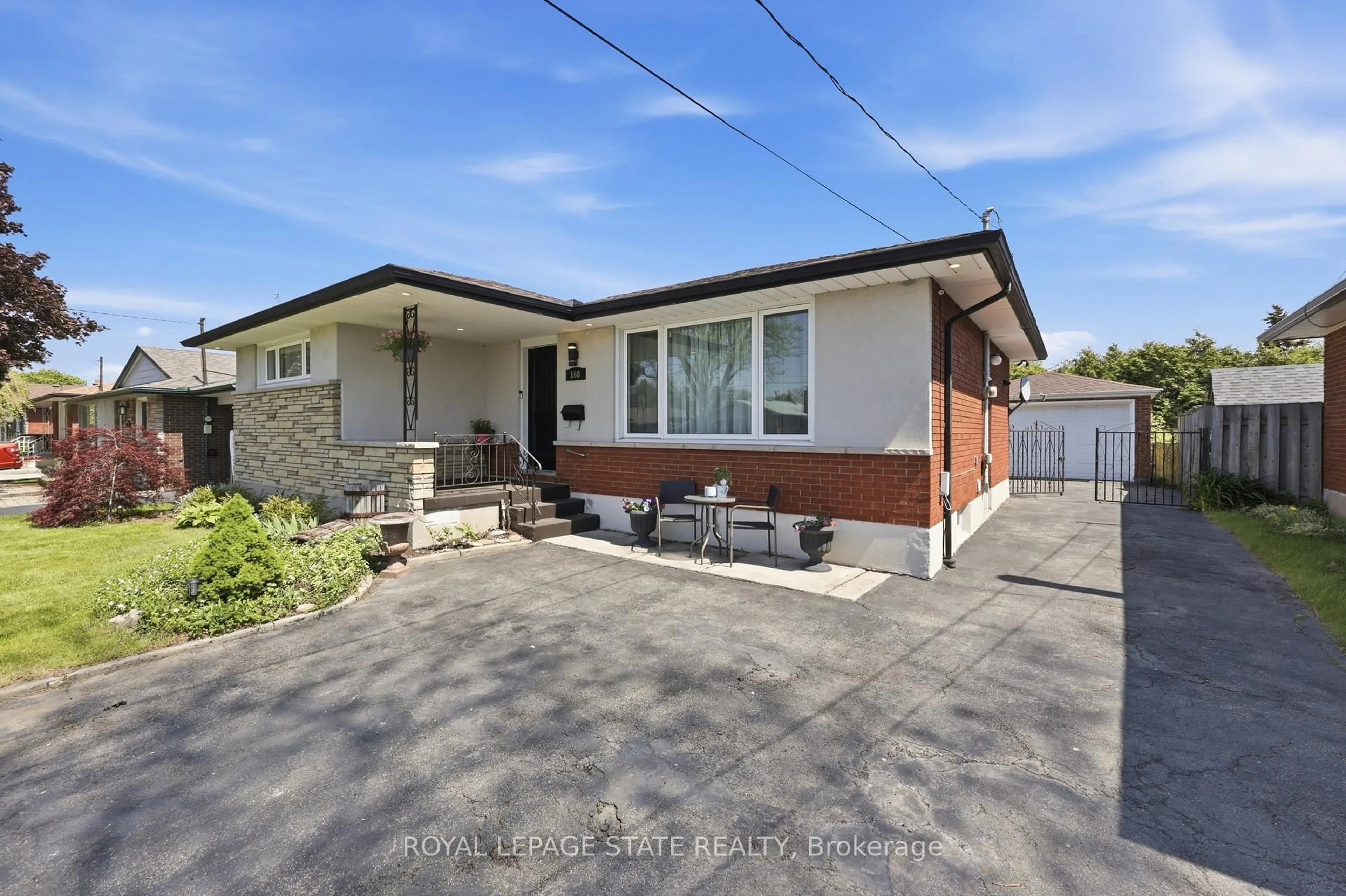 A pic from outside/outdoor area/front of a property/back of a property/a pic from drone, street for 168 Nugent Dr, Hamilton Ontario L8H 2N4