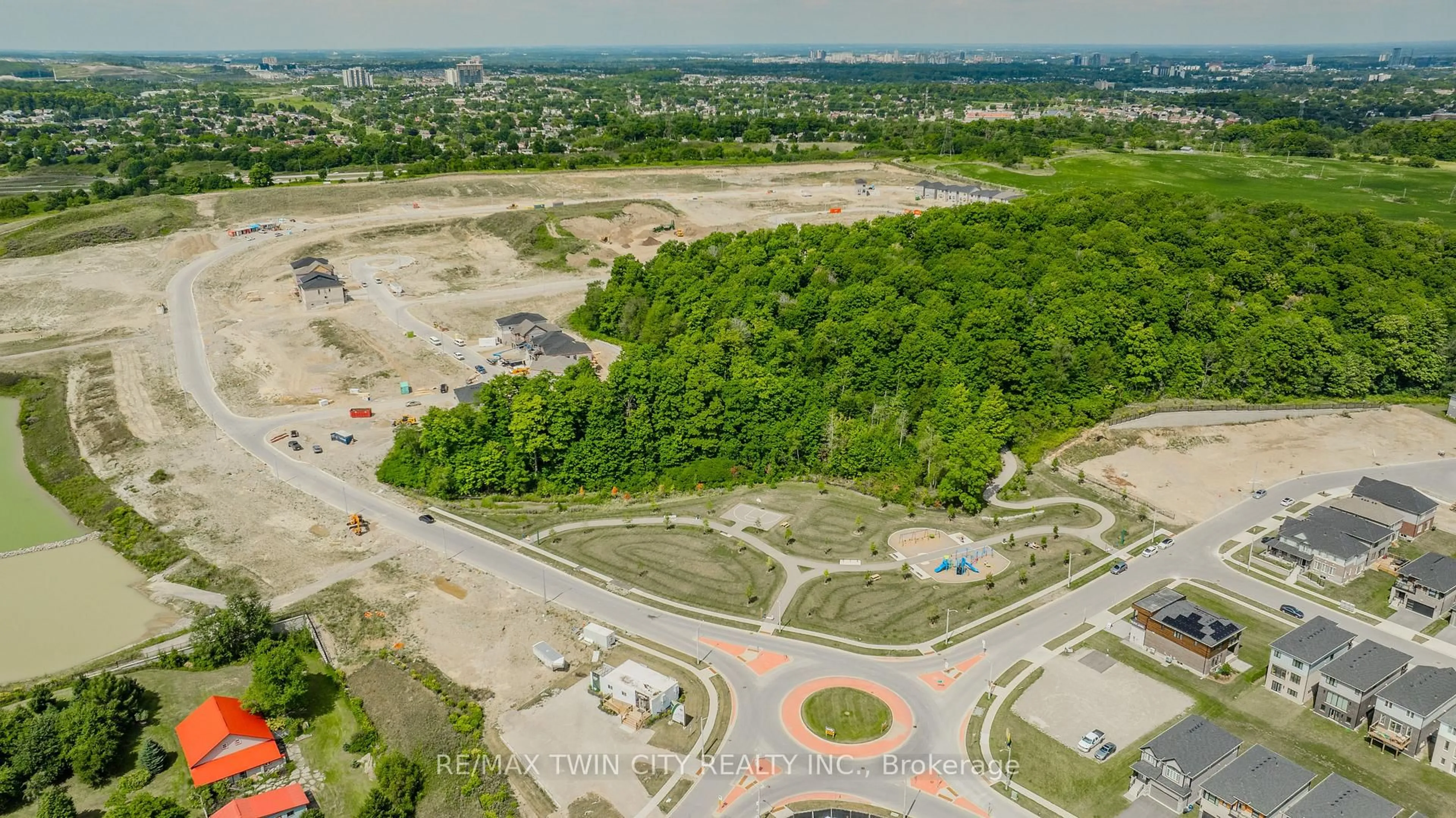 A pic from outside/outdoor area/front of a property/back of a property/a pic from drone, unknown for 93 Nathalie St, Kitchener Ontario N2E 0H9