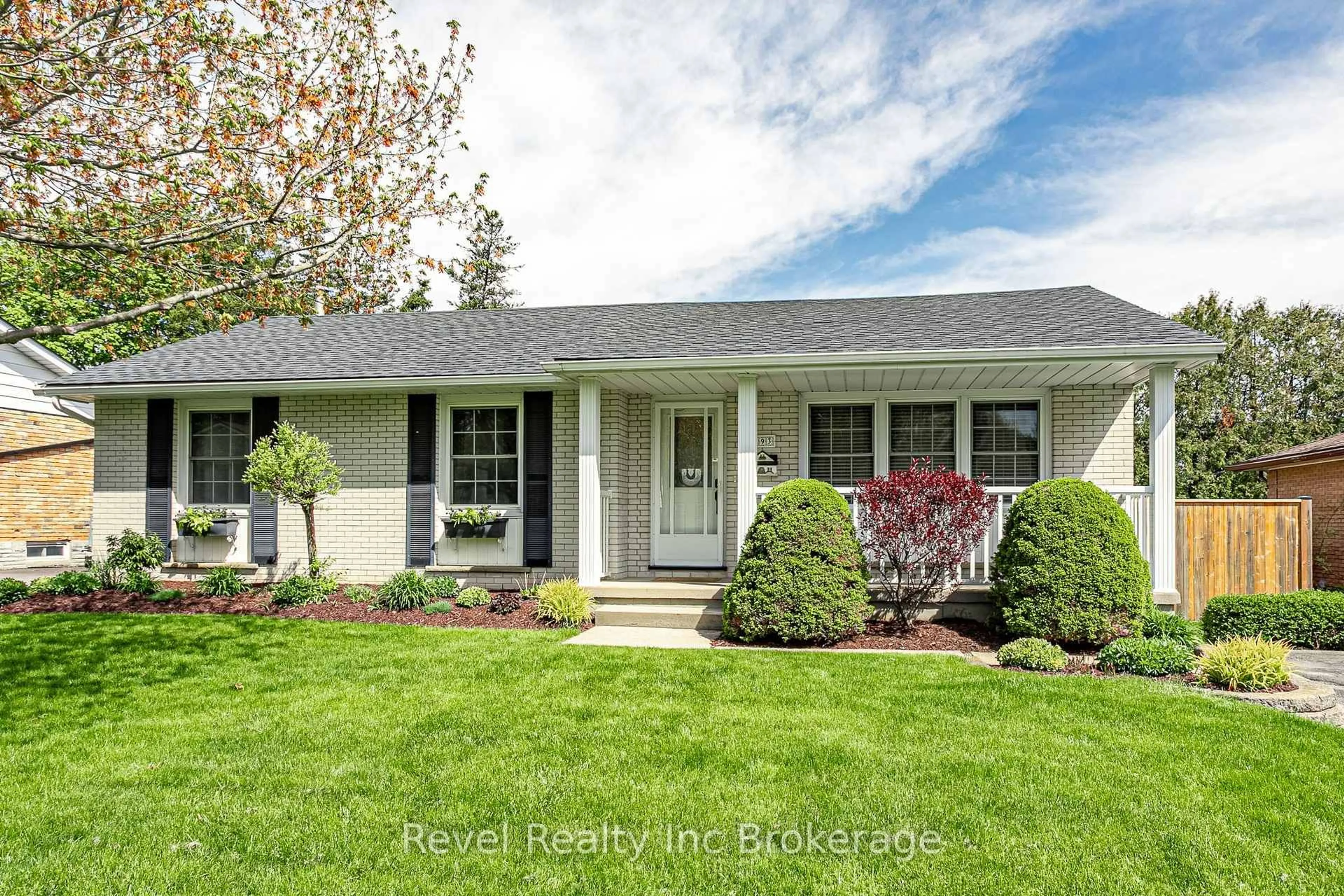 Home with vinyl exterior material, street for 793 Gladstone Dr, Woodstock Ontario N4S 5T3
