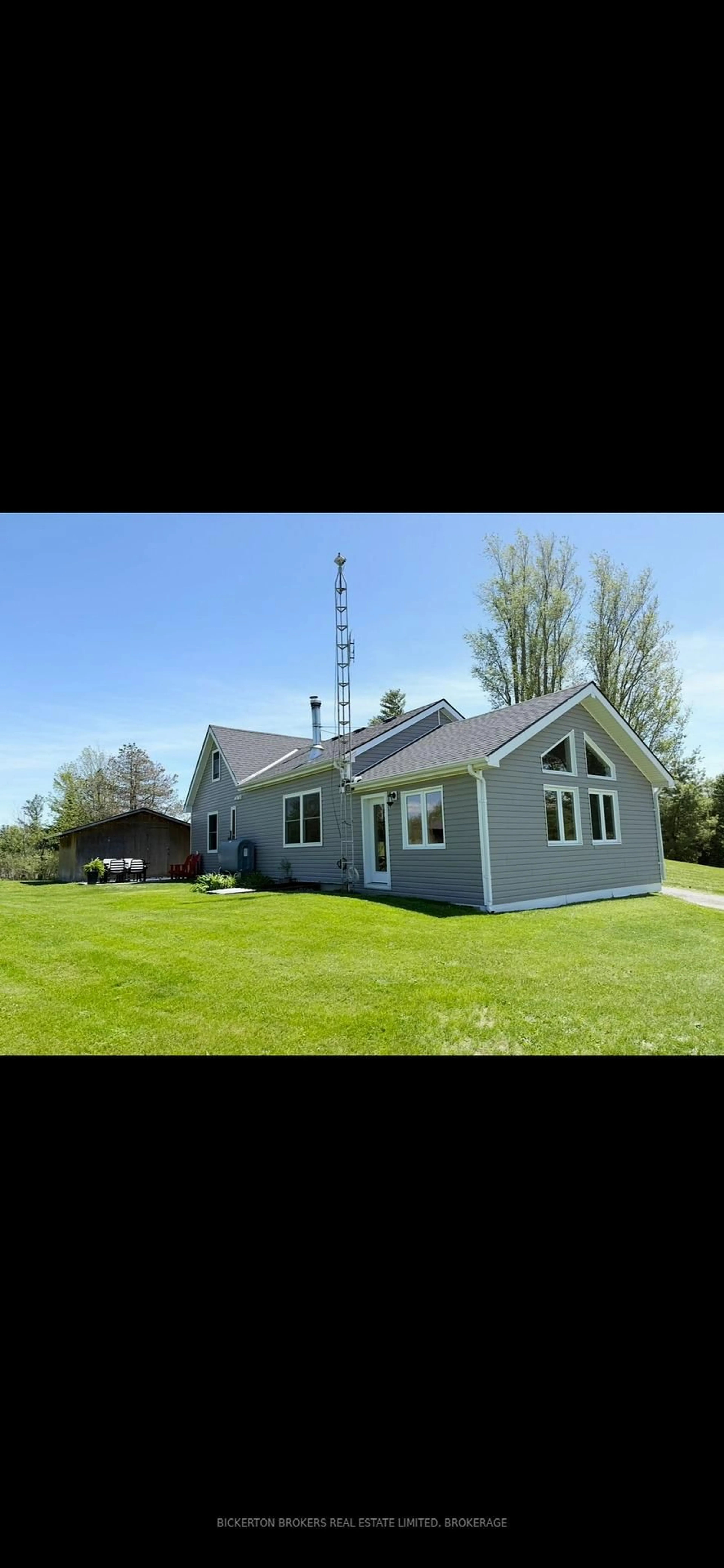A pic from outside/outdoor area/front of a property/back of a property/a pic from drone, building for 2211 Hitchcock Rd, Gananoque Ontario K7G 2V5